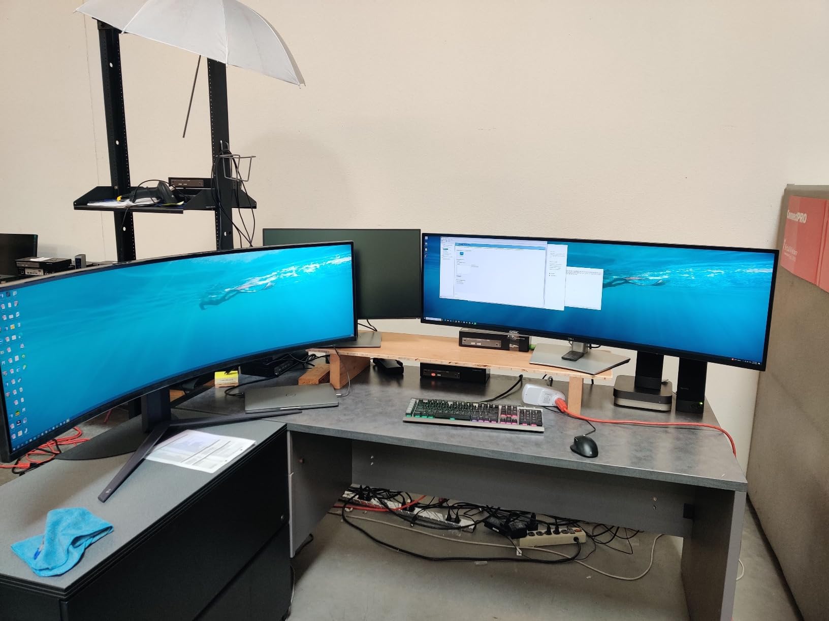 Dell UltraSharp U4924DW 49 Dell UltraSharp U4924DW 49