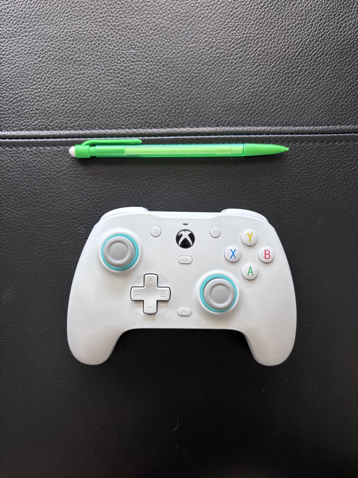 GameSir G7 SE Wired Controller for Xbox Series X|S, Xbox One & Windows 10/11, Plug and Play Gaming Gamepad with Hall Effect Joysticks/Hall Trigger, 3.5mm Audio Jack Customer Review GameSir G7 SE Wired Controller for Xbox Series X|S, Xbox One & Windows 10/11, Plug and Play Gaming Gamepad with Hall Effect Joysticks/Hall Trigger, 3.5mm Audio Jack - Customer Photo 4