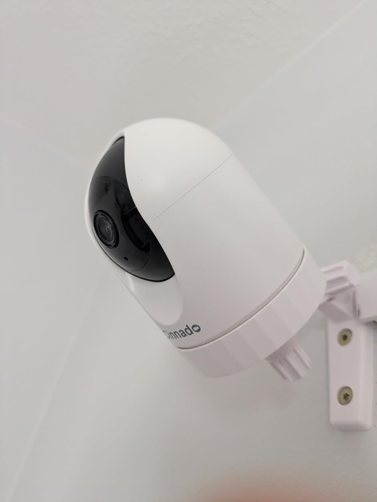 Cinnado 2K Home Security Cameras-2.4Ghz WiFi Indoor Camera with 360° Motion Detection for Pets/Nanny/Baby/Dog, 2 Way Audio, 24/7 SD Card Storage, Cloud Storage, Works with Alexa & Google Home, D1 4P - Customer Photo 2