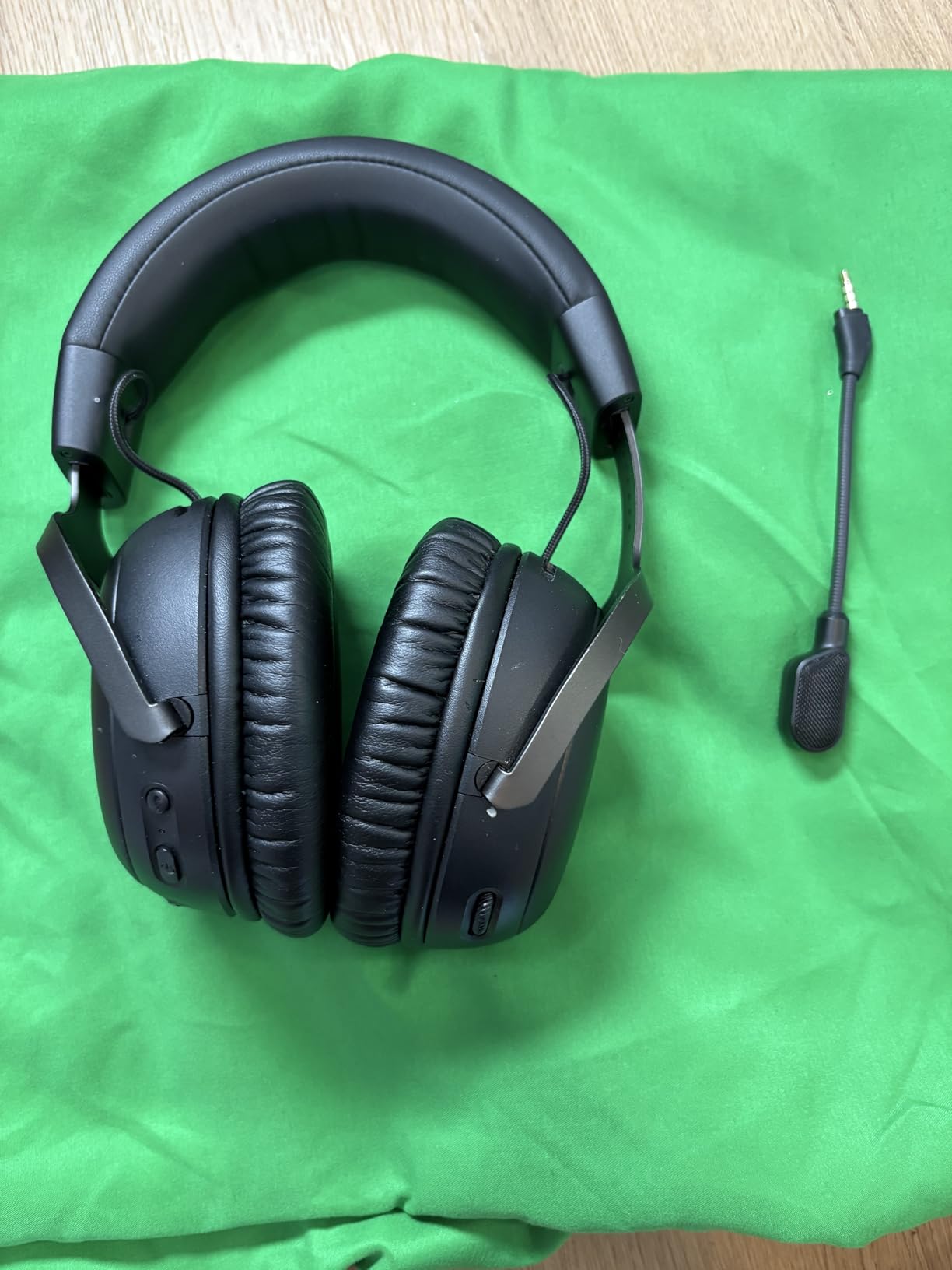 HyperX Cloud III Wireless – Gaming Headset for PC, PS5, PS4, up to 120-hour Battery, 2.4GHz Wireless, DTS Spatial Audio, 53mm Angled Drivers, Memory Foam, Durable Frame, 10mm Microphone, Black Customer Review HyperX Cloud III Wireless – Gaming Headset for PC, PS5, PS4, up to 120-hour Battery, 2.4GHz Wireless, DTS Spatial Audio, 53mm Angled Drivers, Memory Foam, Durable Frame, 10mm Microphone, Black - Customer Photo 2