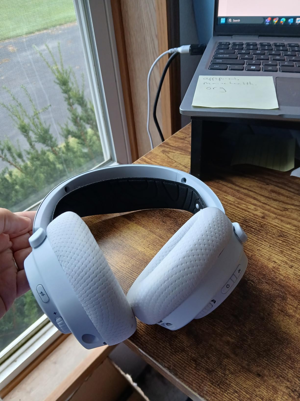 SteelSeries Arctis Nova 7P Wireless Multi-Platform Gaming Headset - Neodymium Magnetic Drivers - 2.4GHz + Bluetooth - 38Hr USB-C Battery - Gen2 AI Mic - PlayStation, PC, Switch, VR, Mobile - White customer photo 2