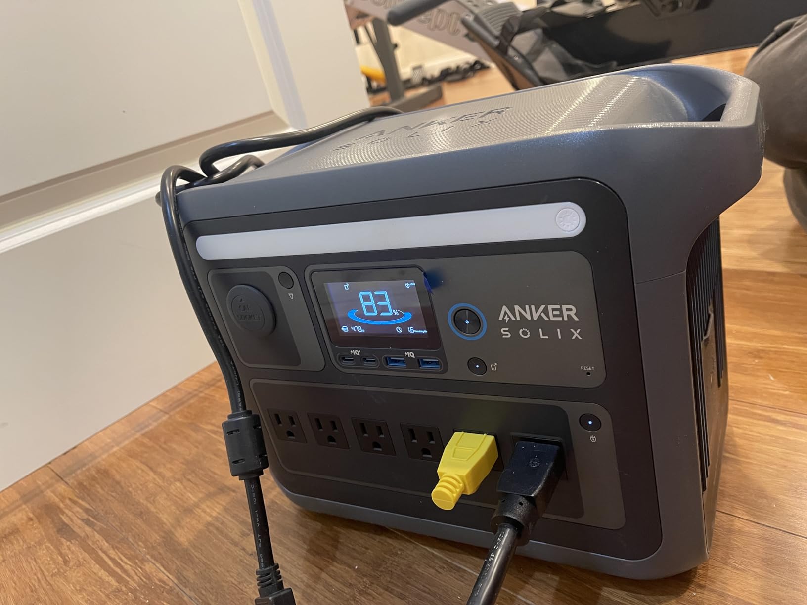 Anker SOLIX C1000 Portable Power Station with 200W Solar Panel, 1800W Solar Generator, 1056wh LFP (LiFePO4) Battery, 6 AC Outlets, Up to 2400W for Home, Power Outages, and Outdoor Camping - Customer Photo 2