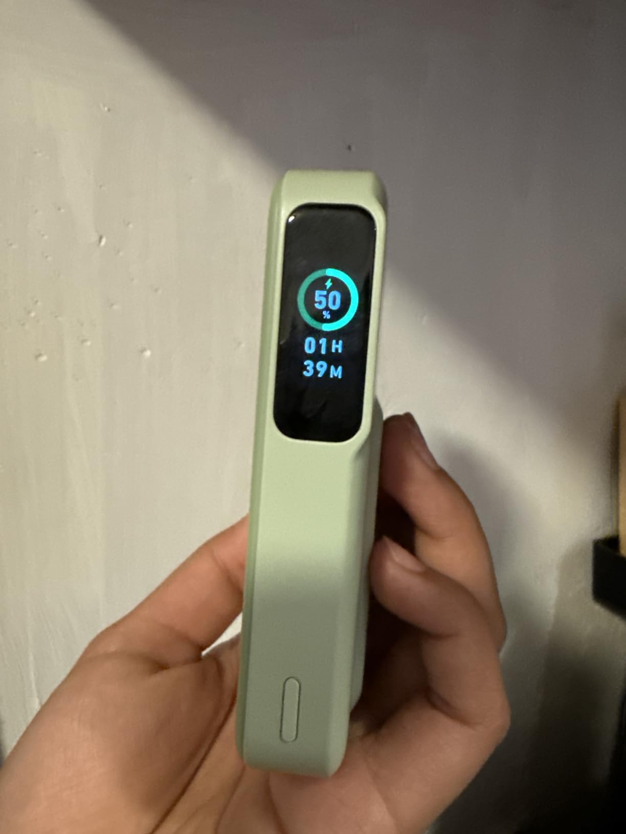 Anker MagGo Power Bank, Qi2 Certified 15W Ultra Fast MagSafe Compatible Mobile Charger, 10,000mAh Battery with Smart Display & Foldable Stand, for iPhone 17/16/15/14, Includes USB-C Cable - Customer Photo 2