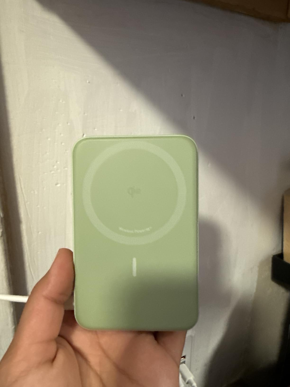 Anker MagGo Power Bank, Qi2 Certified 15W Ultra-Fast MagSafe-Compatible Portable Charger, 10,000mAh Battery Pack with Smart Display & Foldable Stand, For iPhone 16/15/14/13 Only (USB-C Cable Included) - Customer Photo 1