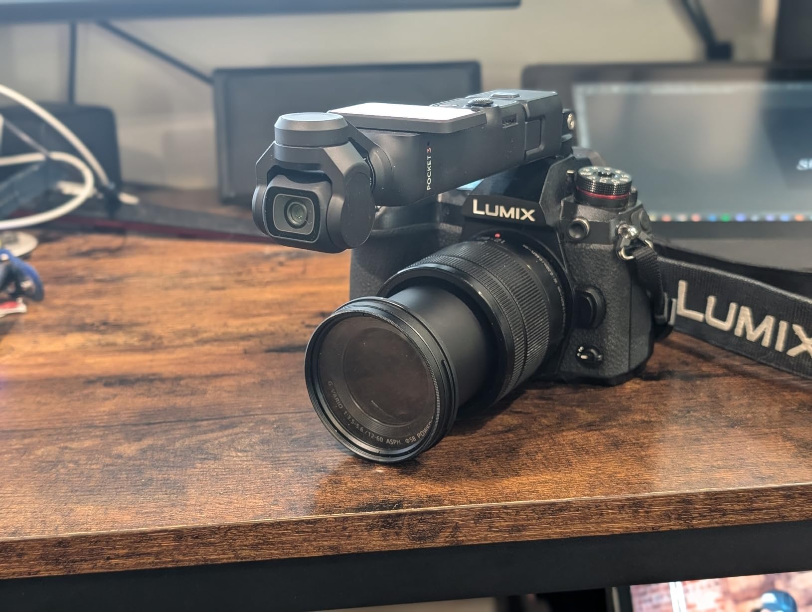 DJI Osmo Pocket 3, Vlogging Cameras with 1'' CMOS & 4K/120fps Vlog Camera, 3-Axis Stabilization, Fast Focusing, Face/Object Tracking, Digital Vlogging Camera for YouTube Customer Review DJI Osmo Pocket 3, Vlogging Cameras with 1'' CMOS & 4K/120fps Vlog Camera, 3-Axis Stabilization, Fast Focusing, Face/Object Tracking, Digital Vlogging Camera for YouTube - Customer Photo 1