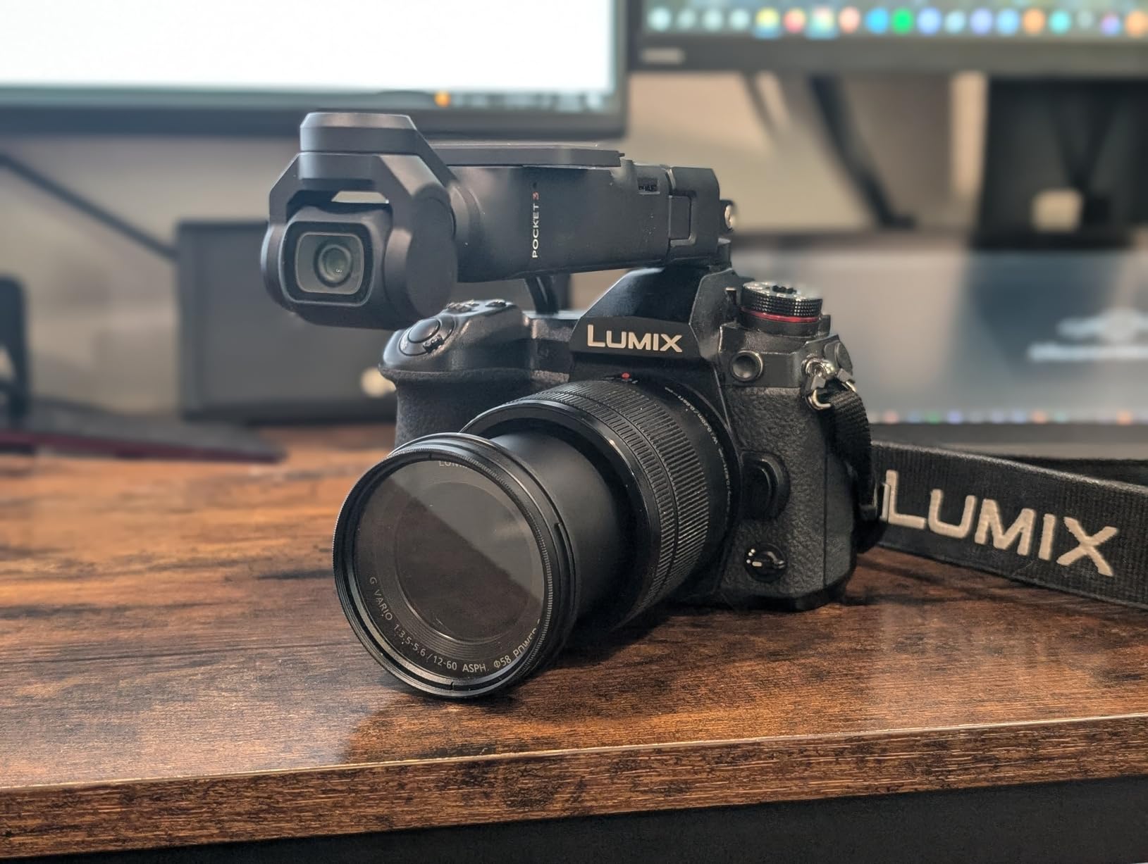 DJI Osmo Pocket 3, Vlogging Cameras with 1'' CMOS & 4K/120fps Vlog Camera, 3-Axis Stabilization, Fast Focusing, Face/Object Tracking, Digital Vlogging Camera for YouTube - Customer Photo 2