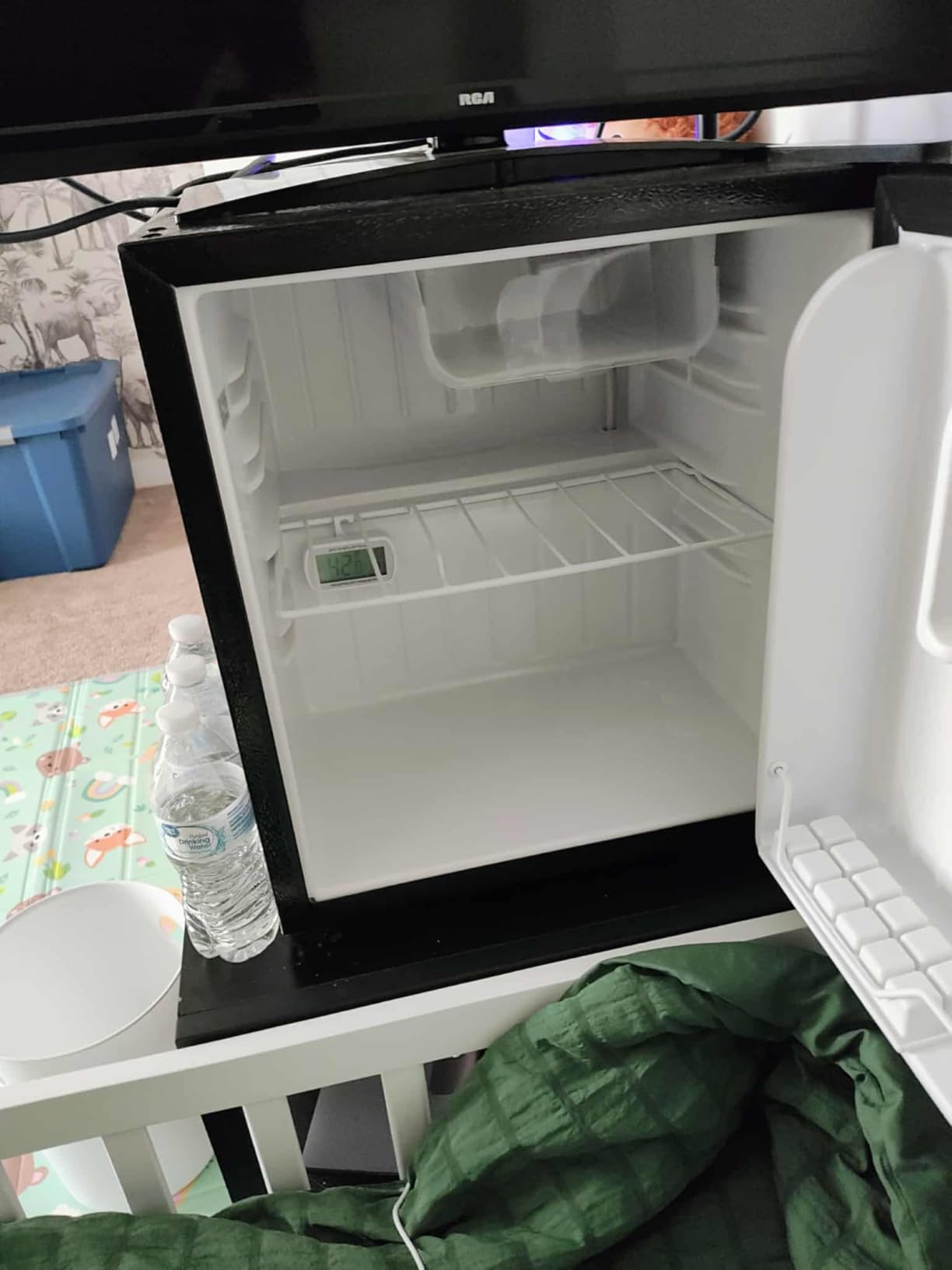 EUHOMY 1.7 Cu.Ft Mini Fridge with Freezer, Reversible Single Door Compact Refrigerator, Adjustable Thermostat, Energy Saving, Mini Fridge for Bedroom, Office, Dorm, Black Customer Review EUHOMY 1.7 Cu.Ft Mini Fridge with Freezer, Reversible Single Door Compact Refrigerator, Adjustable Thermostat, Energy Saving, Mini Fridge for Bedroom, Office, Dorm, Black - Customer Photo 2