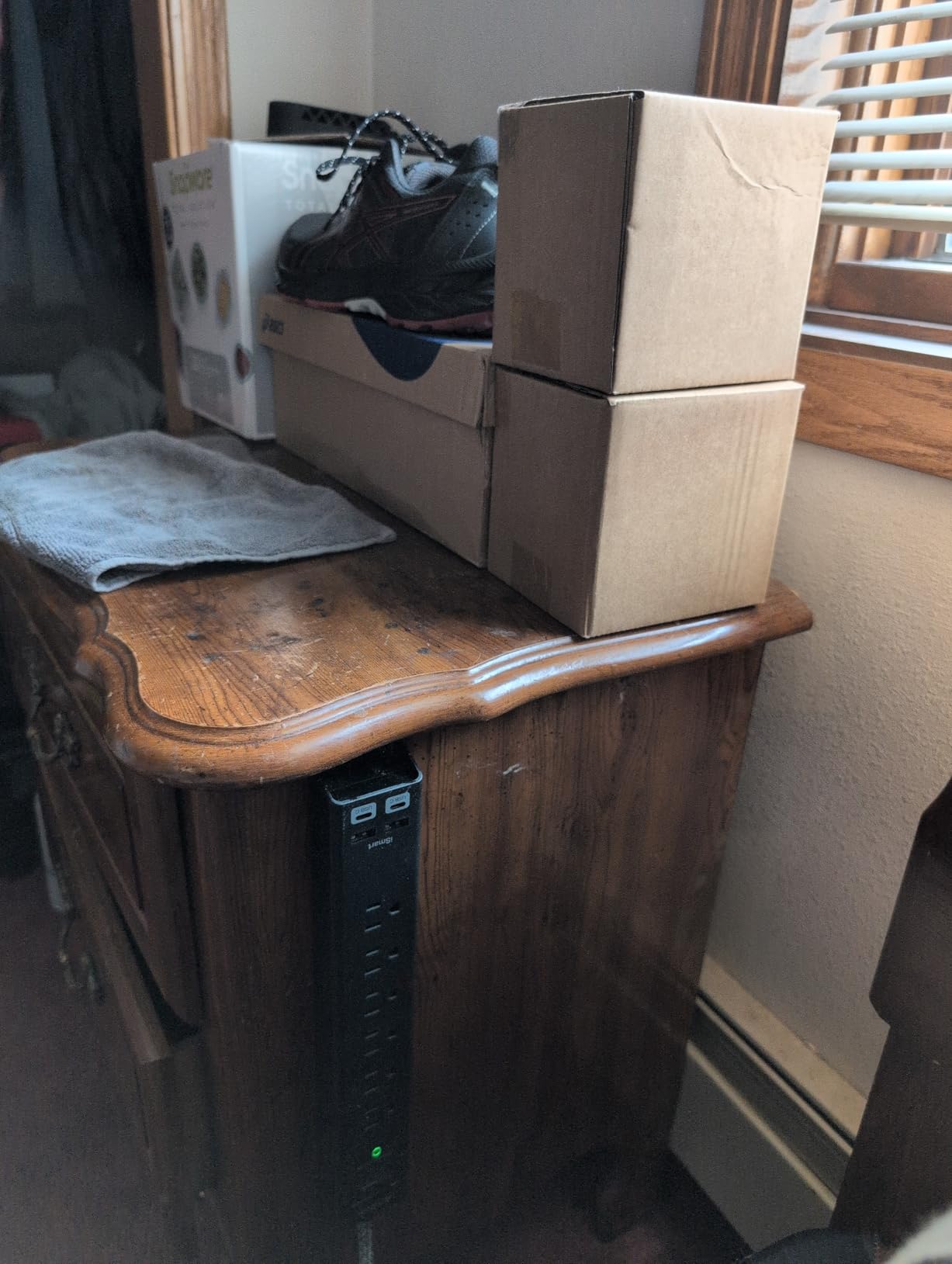 Surge Protector Power Strip - Extension Cord with Addtam 6 AC Outlets 4 USB (2 USB-C Ports), 1875W/15A, Flat Plug with Overload Surge Protection, Outlet Extender for Home Office Dorm Room Essentials - Customer Photo 3