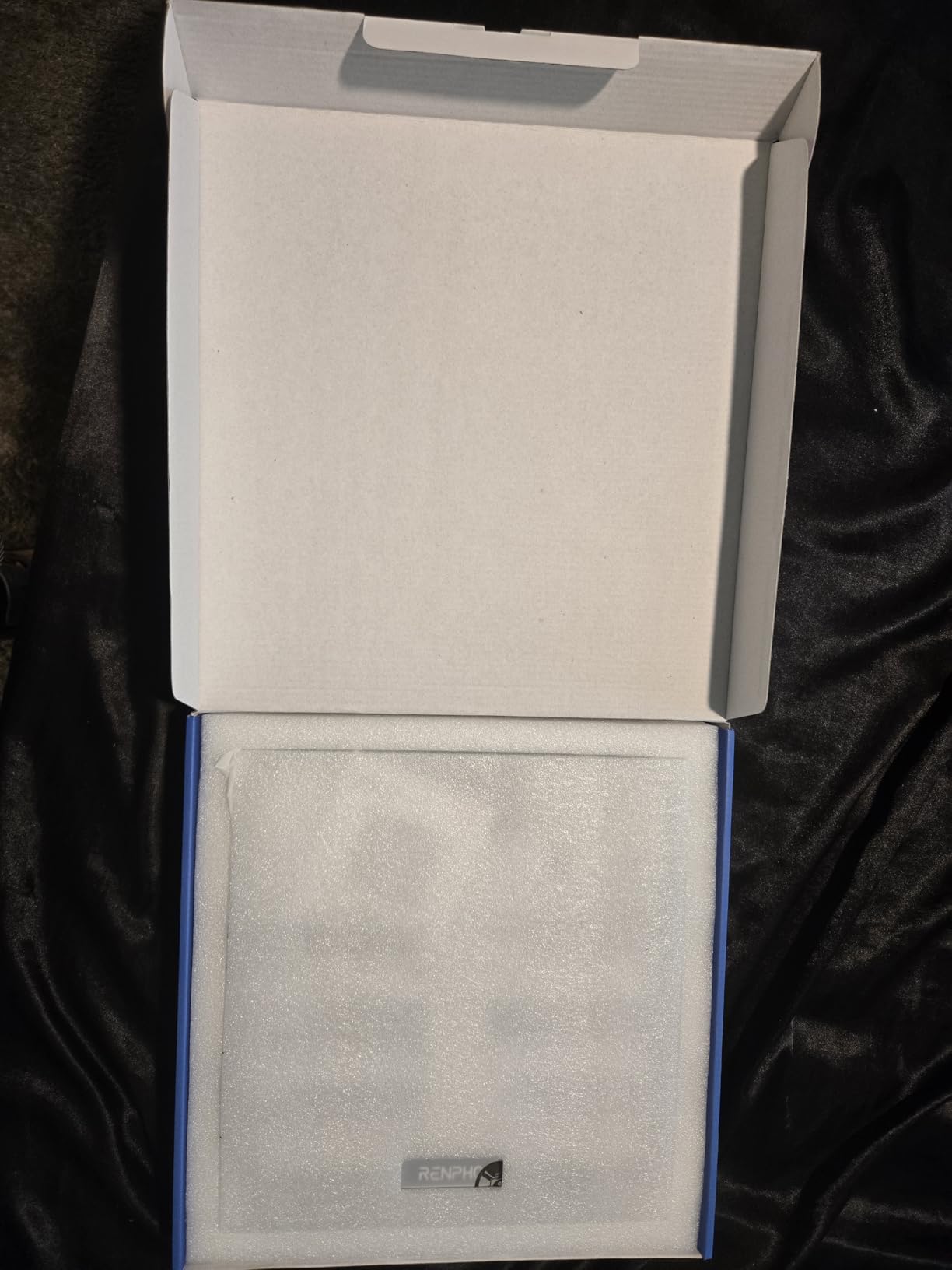 RENPHO Smart Body Fat Scale with Light, Fitness Equipment with RGB Lighting, Rechargeable Scale with BMI, Body Fat, Muscle Mass, Color Changing with Weight Variation, Elis Chroma - Customer Photo 2