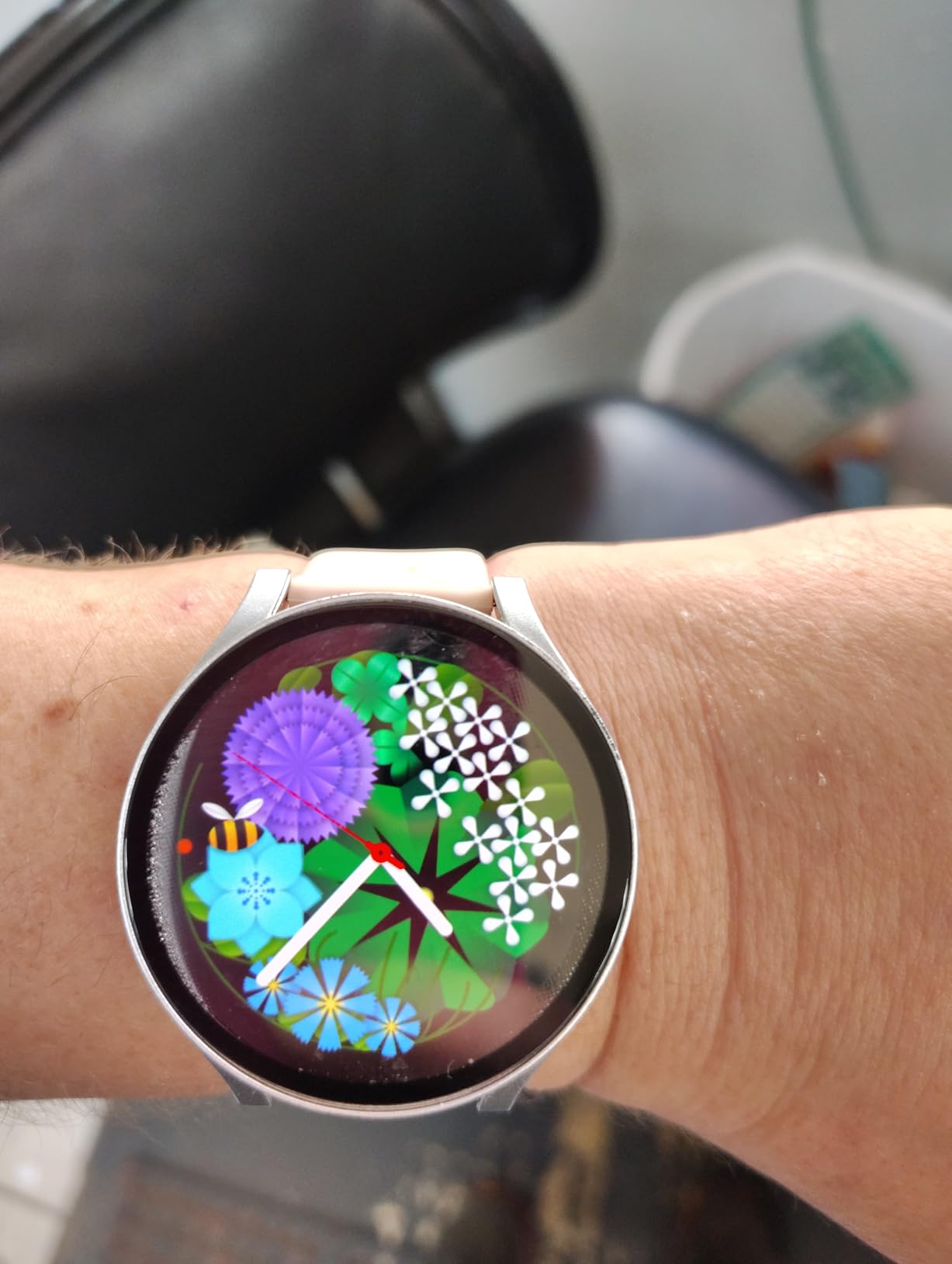 SAMSUNG Galaxy Watch 6 44mm Bluetooth Smartwatch w/ Fitness Tracker, Personalized HR Zones, Advanced Sleep Coaching, Heart Monitor, BIA Sensor, Biggest Screen, US Version, Graphite (Renewed) - Customer Photo 1