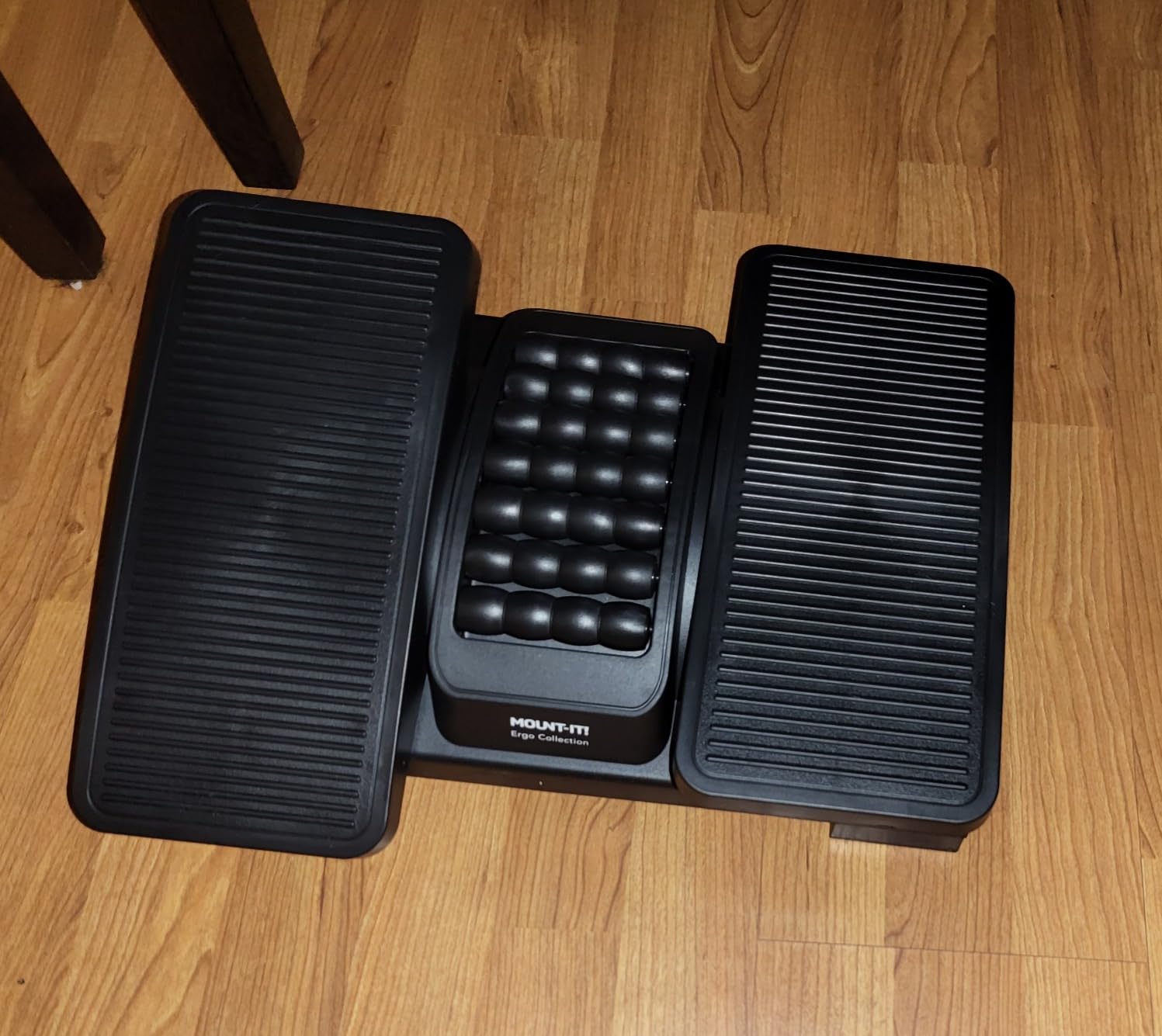 Mount-It! Ergonomic Footrest, Tilt Adjustable Individual Platforms, Height Adjustable Foot Rest with Massage Surface, Under Desk Foot Stool for Office, Leg Support and Improved Posture, Black - Customer Photo 4