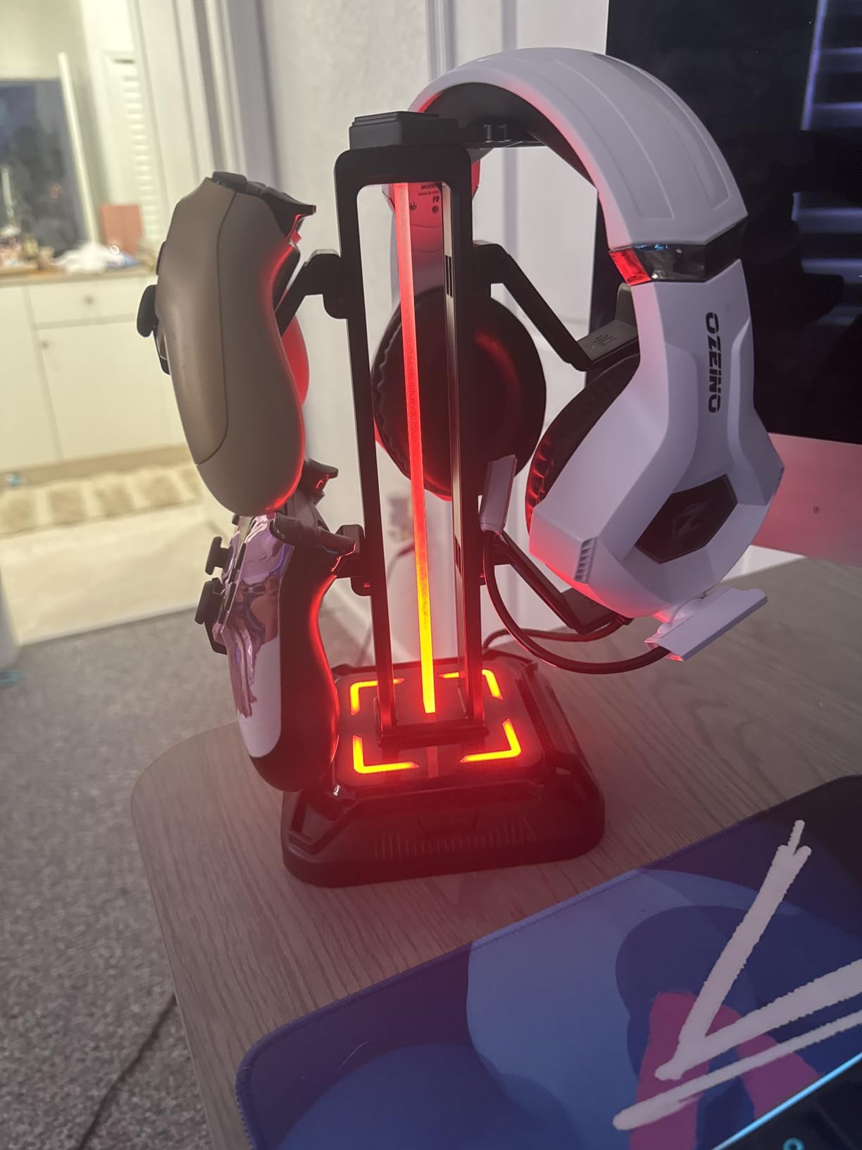 KDD RGB Headset Stand with 9 Light Modes - Controller Holder for Desk - Rotatable Headphone Stand & Detachable Controller Hook for PC Earphone Accessories(Black) Customer Review KDD RGB Headset Stand with 9 Light Modes - Controller Holder for Desk - Rotatable Headphone Stand & Detachable Controller Hook for PC Earphone Accessories(Black) - Customer Photo 4