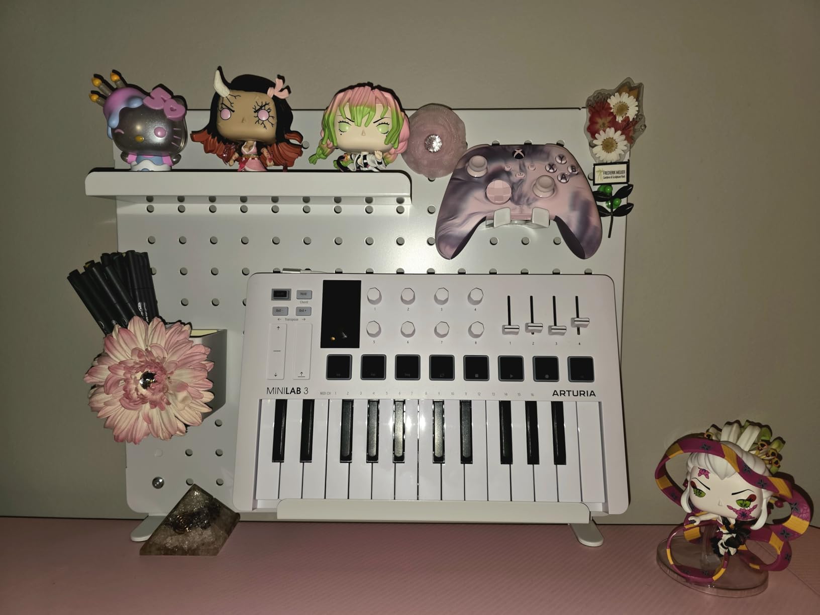 Clamp-on Desk Pegboard, Desk Organizer for Office Gaming Home, Magnetic Metal Peg Board with 10 Accessories, Privacy Panel for Office, 16.5