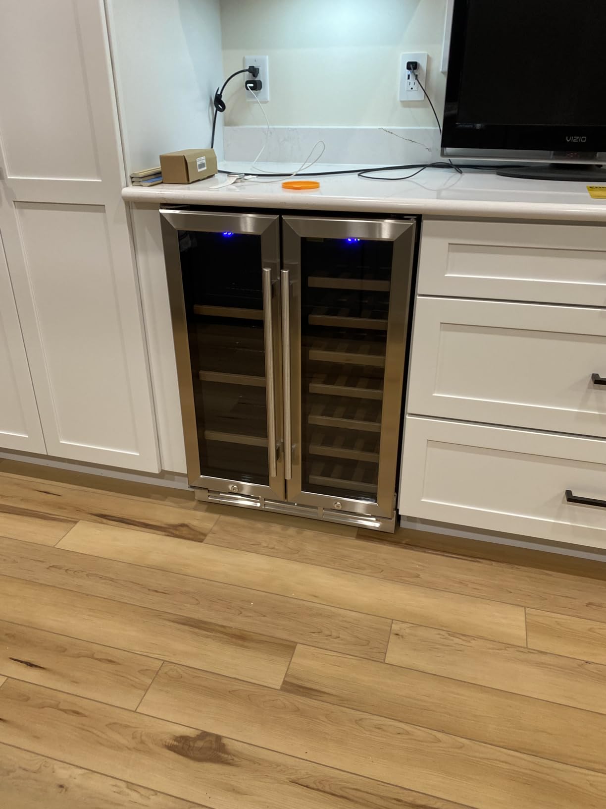 EUHOMY Wine and Beverage Refrigerator, 24 Inch Dual Zone Wine Cooler with Glass Door Hold 21 Bottles and 88 Cans, Built in or Under Counter Wine Fridge with Blue LED Light - Customer Photo 2