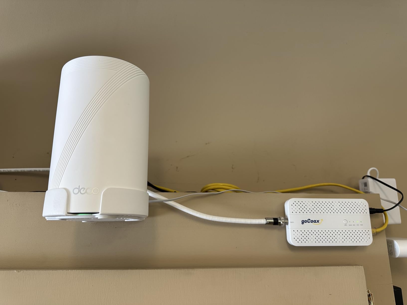 TP-Link Deco BE63 Tri-Band WiFi 7 BE10000 Whole Home Mesh System - 6-Stream 10 Gbps, 4x2.5G Ports Wired Backhaul, 4X Smart Internal Antennas, VPN, MU-MIMO, HomeShield, Free Expert Support (3-Pack) - Customer Photo 2