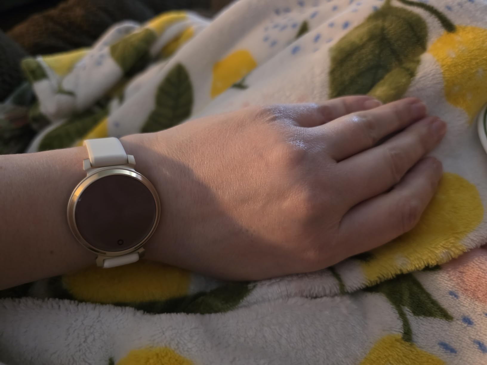 Garmin Lily 2, Small and Stylish Smartwatch, Hidden Display, Patterned Lens, Up to 5 Days Battery Life, Coconut - Customer Photo 2