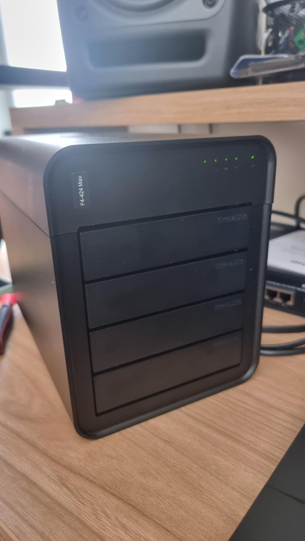 TERRAMASTER F4-424 Pro NAS Storage - 4Bay Core i3-N305 8-Core 8-Thread CPU, 32GB DDR5 RAM, 2.5GbE Port x 2, Network Attached Storage Peak Performance for Business (Diskless) Black - Customer Photo 2