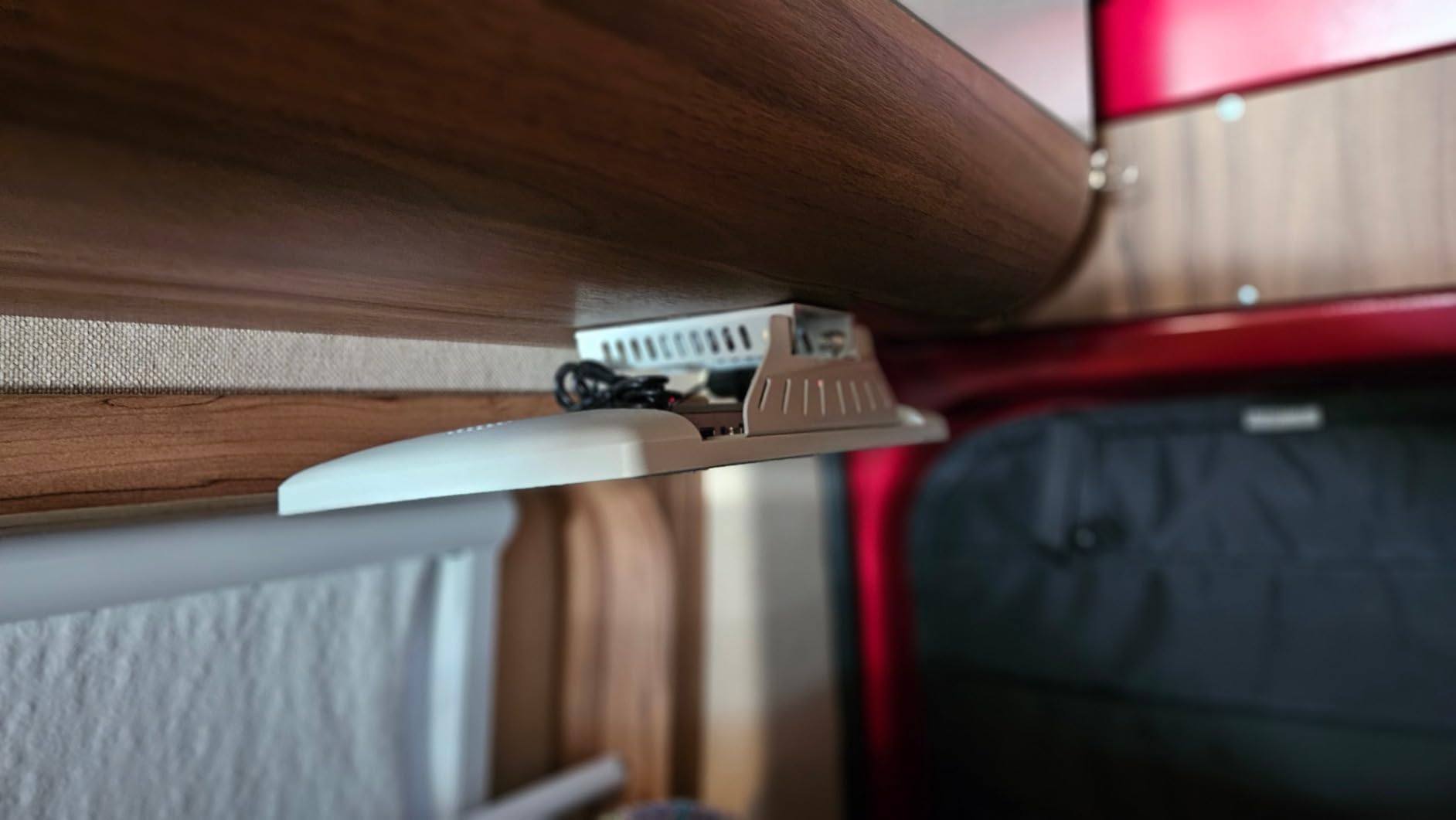 SYLVOX Kitchen TV, Small Smart TV for Kitchen, 15.6 inch 1080P Full HD Under Cabinet TVs, Google Smart Television with Voice Remote Control WiFi Bluetooth Chromecast 2 Speakers, Compact & Foldable Customer Review SYLVOX Kitchen TV, Small Smart TV for Kitchen, 15.6 inch 1080P Full HD Under Cabinet TVs, Google Smart Television with Voice Remote Control WiFi Bluetooth Chromecast 2 Speakers, Compact & Foldable - Customer Photo 1