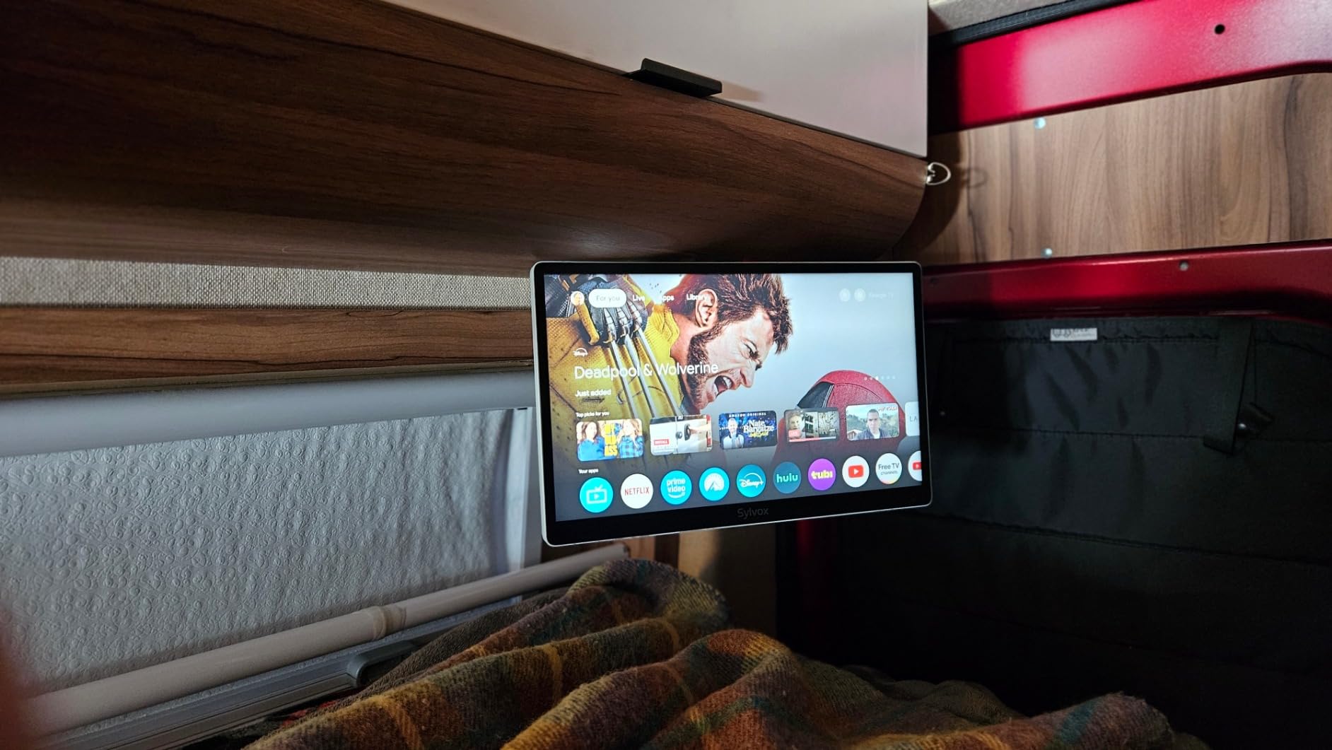 SYLVOX Kitchen TV, Small Smart TV for Kitchen, 15.6 inch 1080P Full HD Under Cabinet TVs, Google Smart Television with Voice Remote Control WiFi Bluetooth Chromecast 2 Speakers, Compact & Foldable Customer Review SYLVOX Kitchen TV, Small Smart TV for Kitchen, 15.6 inch 1080P Full HD Under Cabinet TVs, Google Smart Television with Voice Remote Control WiFi Bluetooth Chromecast 2 Speakers, Compact & Foldable - Customer Photo 2