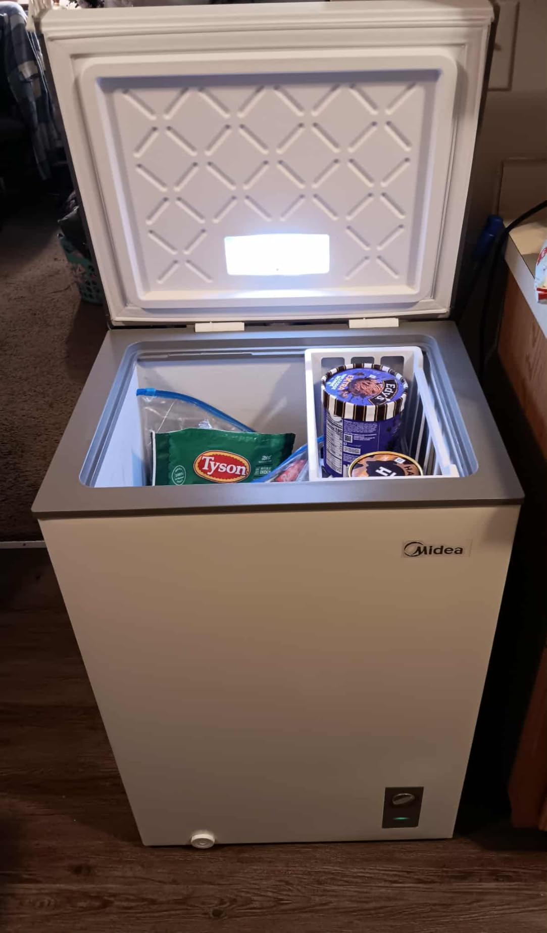 Midea MERC04C4BAWW 3.5 Cubic Feet Chest Freezer, Cu.ft-Convertible, White - Customer Photo 2