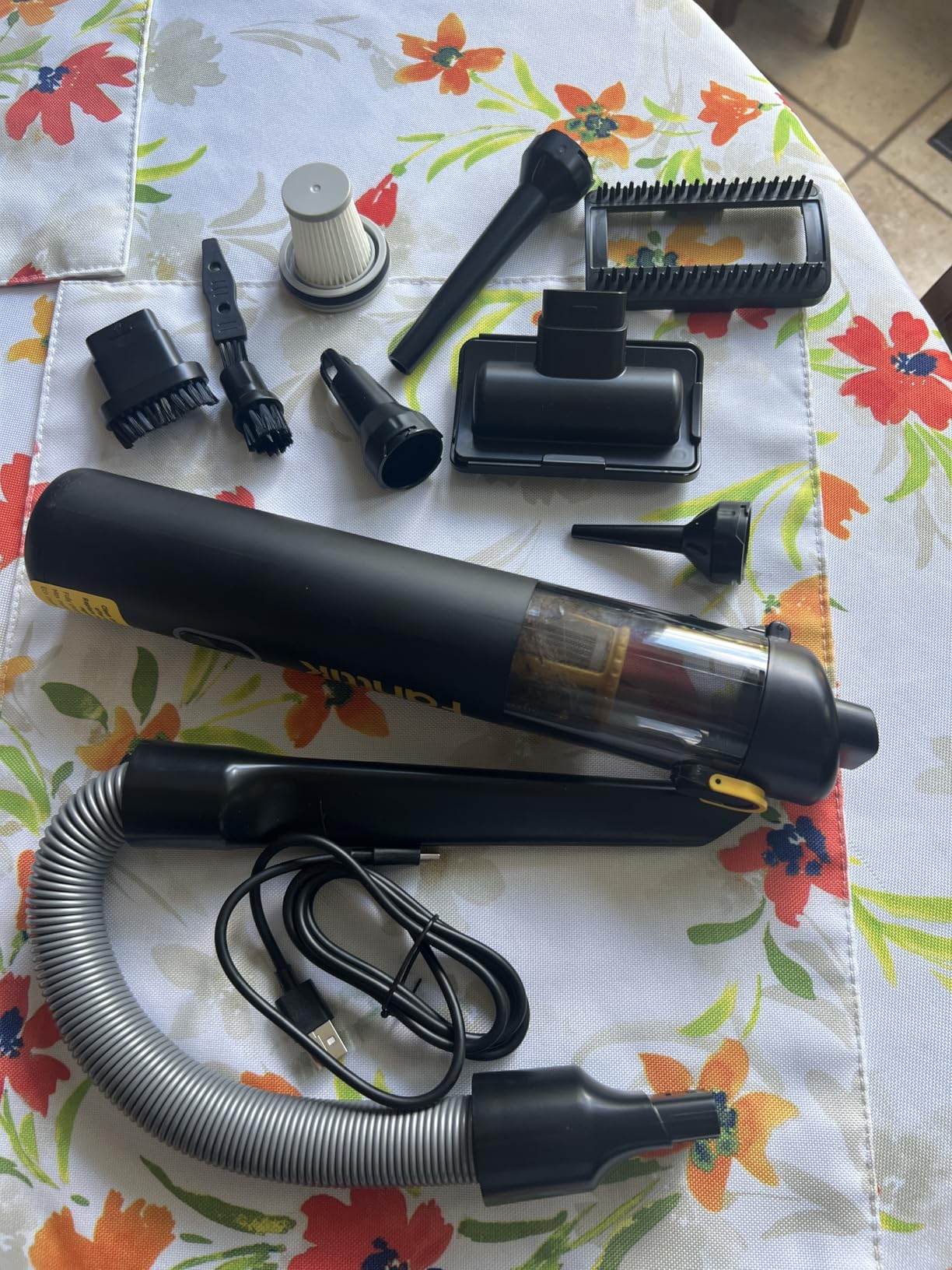 Fanttik Slim V8 APEX Car Vacuum, 4-in-1 Portable Mini Cordless Vacuum with 19000pa Suction Power, Type-C Charge, 2 Suction Modes, Handheld Vacuum for Small Jobs, Car, Office Desk, Keyboards (Black) - Customer Photo 2