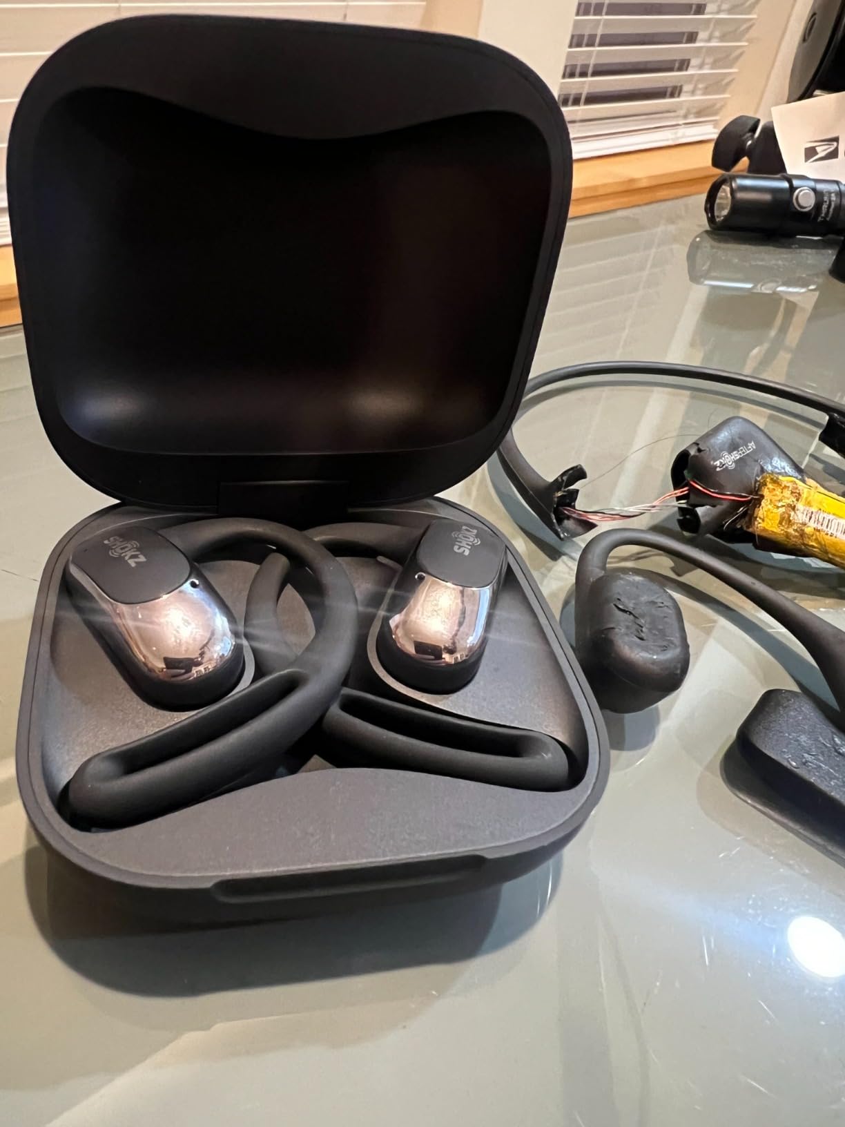 SHOKZ OpenFit Air - Open-Ear Headphones, True Wireless Earbuds, Water Resistant, Secure Earhooks for Daily Use, Black - Customer Photo 1