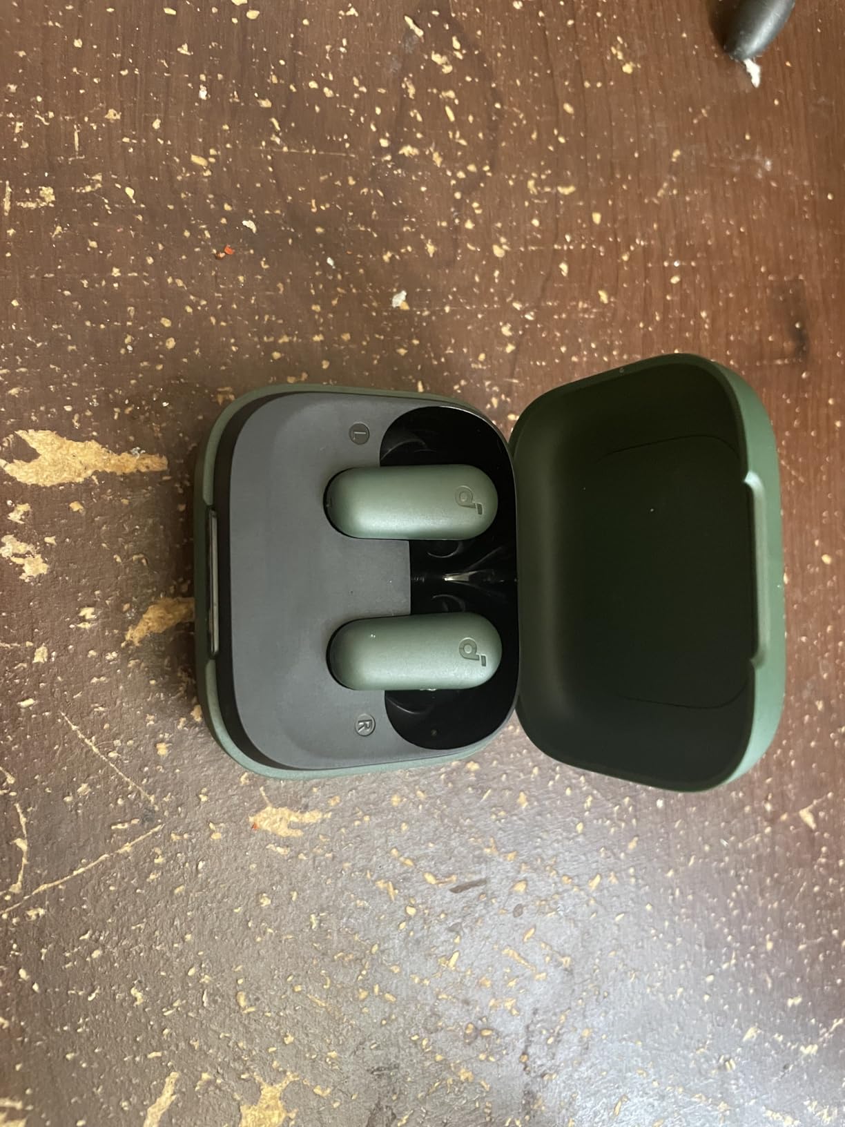 Soundcore P30i by Anker Noise Cancelling Earbuds, Strong and Smart Noise Cancelling, Powerful Bass, 45H Playtime, 2-in-1 Case and Phone Stand, IP54, Wireless Earbuds, Bluetooth 5.4 (Black) Customer Review Soundcore P30i by Anker Noise Cancelling Earbuds, Strong and Smart Noise Cancelling, Powerful Bass, 45H Playtime, 2-in-1 Case and Phone Stand, IP54, Wireless Earbuds, Bluetooth 5.4 (Black) - Customer Photo 4