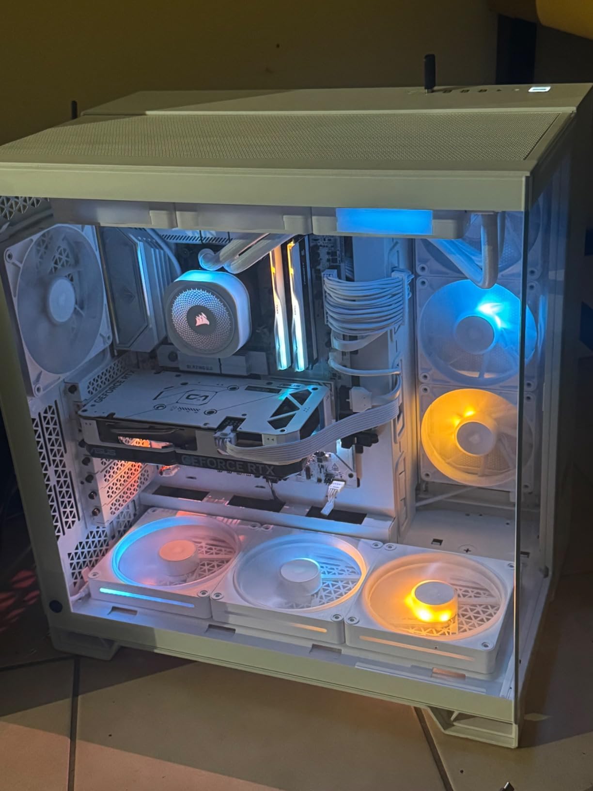 CORSAIR iCUE Link RX120 RGB 120mm PWM Fans with iCUE Link System Hub - Magnetic Dome Bearing - Triple Pack - Black Customer Review CORSAIR iCUE Link RX120 RGB 120mm PWM Fans with iCUE Link System Hub - Magnetic Dome Bearing - Triple Pack - Black - Customer Photo 1