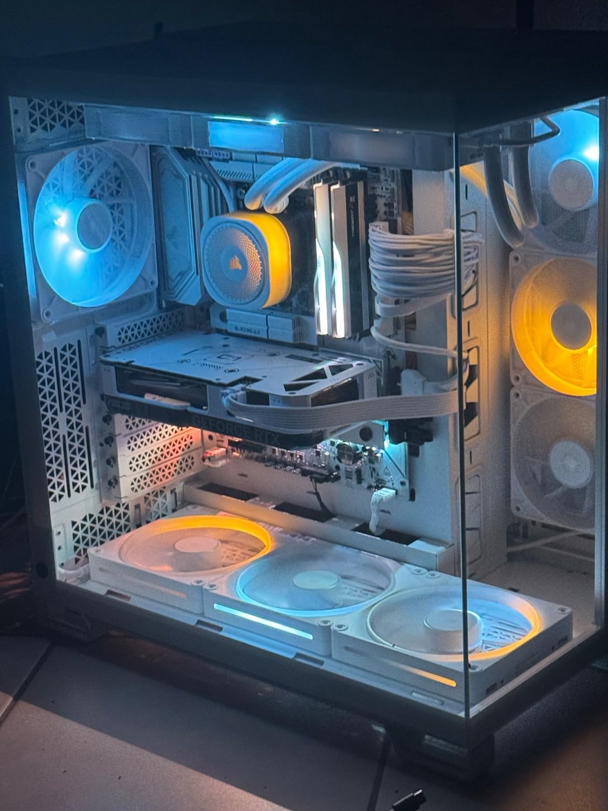 CORSAIR iCUE Link RX120 RGB 120mm PWM Fans with iCUE Link System Hub - Magnetic Dome Bearing - Triple Pack - Black Customer Review CORSAIR iCUE Link RX120 RGB 120mm PWM Fans with iCUE Link System Hub - Magnetic Dome Bearing - Triple Pack - Black - Customer Photo 2