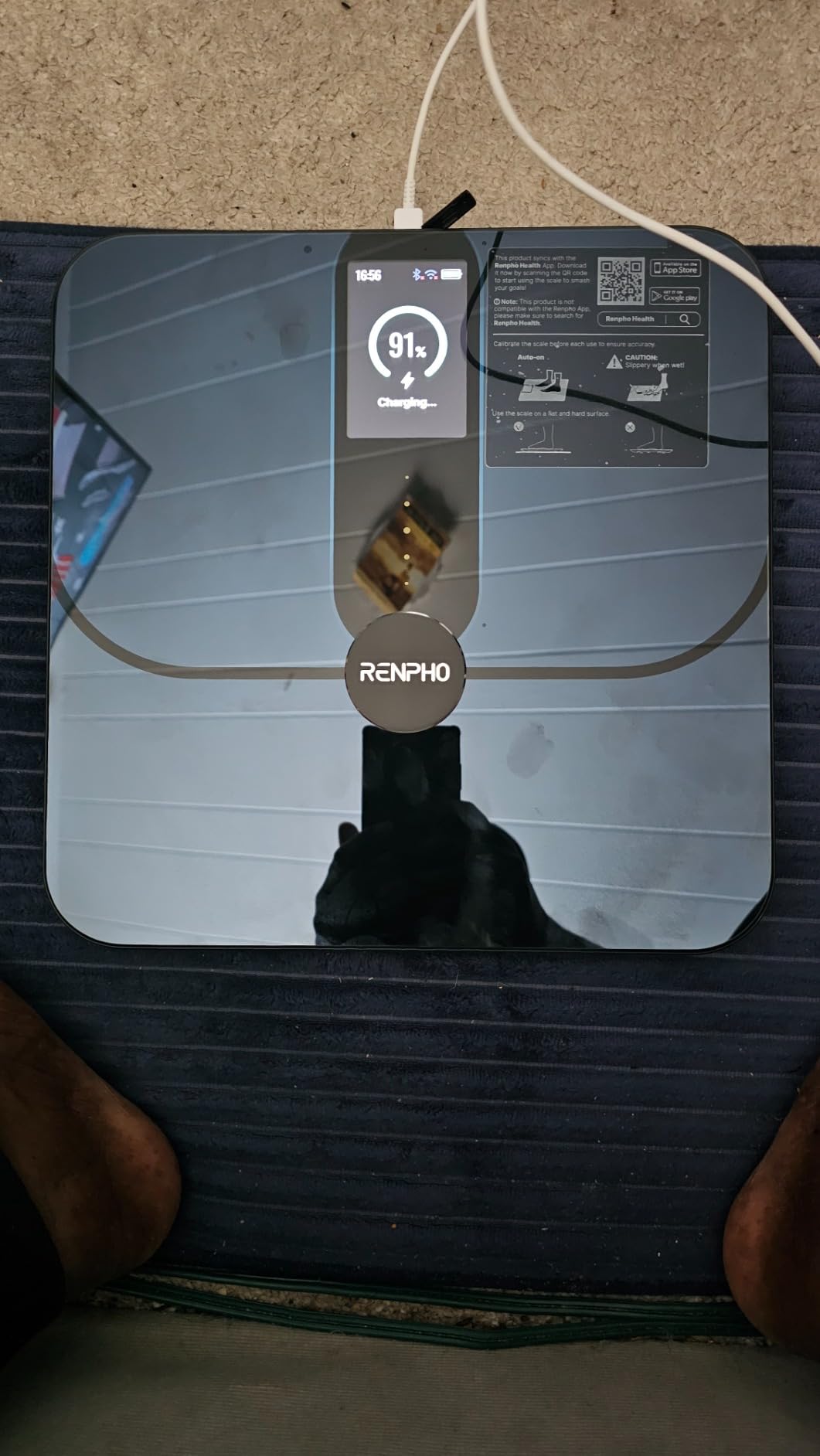 RENPHO Smart Scale for Body Weight Fat, Digital Bathroom Scale with Color Display, Wi-Fi & Bluetooth Fitness Equipment for BMI Muscle Mass Composition, Rechargeable, Elis Nova - Customer Photo 2