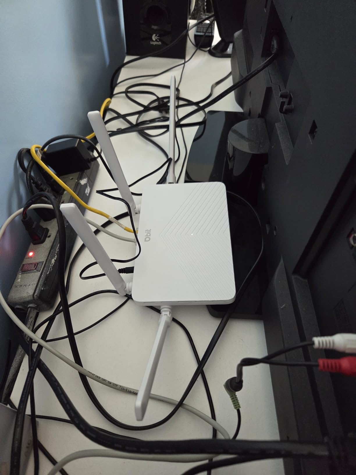 DBIT AC1200 Gigabit WiFi Router, 2.4GHz + 5GHz Dual Band MU-MIMO, 4x1000Mbps Ethernet Ports, 4x5dBi Antennas, Router/AP/Repeater Modes, EasyMesh, Compatible with ISPs - Customer Photo 2