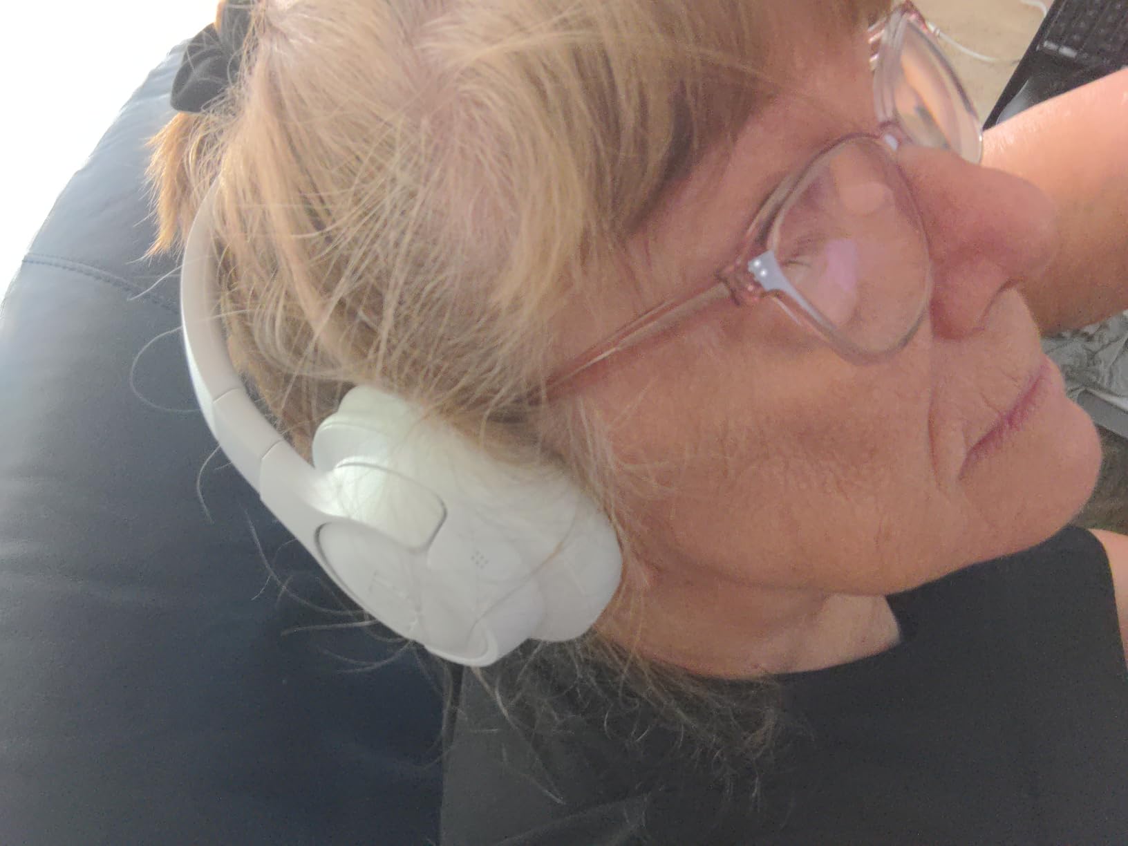 JBL Tune 770NC - Adaptive Noise Cancelling with Smart Ambient Wireless Over-Ear Headphones, Bluetooth 5.3, Up to 70H Battery Life with Speed Charge, Lightweight, Comfortable & Foldable Design (Black) - Customer Photo 1