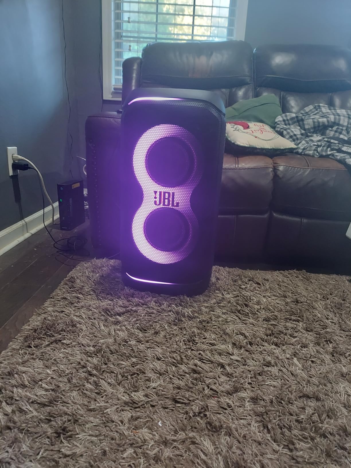 JBL PartyBox Stage 320 - Portable Party Speaker with Telescopic Handle & Wide, Sturdy Wheels, Powerful JBL Pro Sound, Futuristic lightshow, Up to 18 Hours of Play time, Splash Proof (Black) - Customer Photo 2