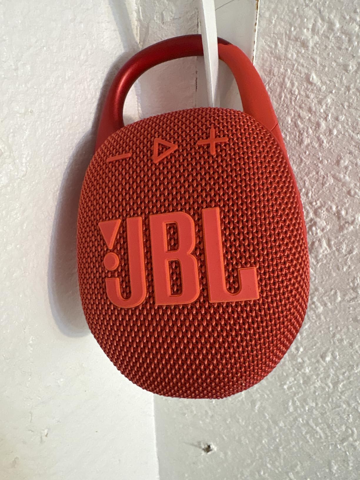JBL Clip 5 - Ultra-Portable, Waterproof & Dustproof Bluetooth Speaker, Big Pro Sound with Punchy bass, Integrated Carabiner, Up to 12 Hours of Play, Made in Part with Recycled Materials (Black) - Customer Photo 1