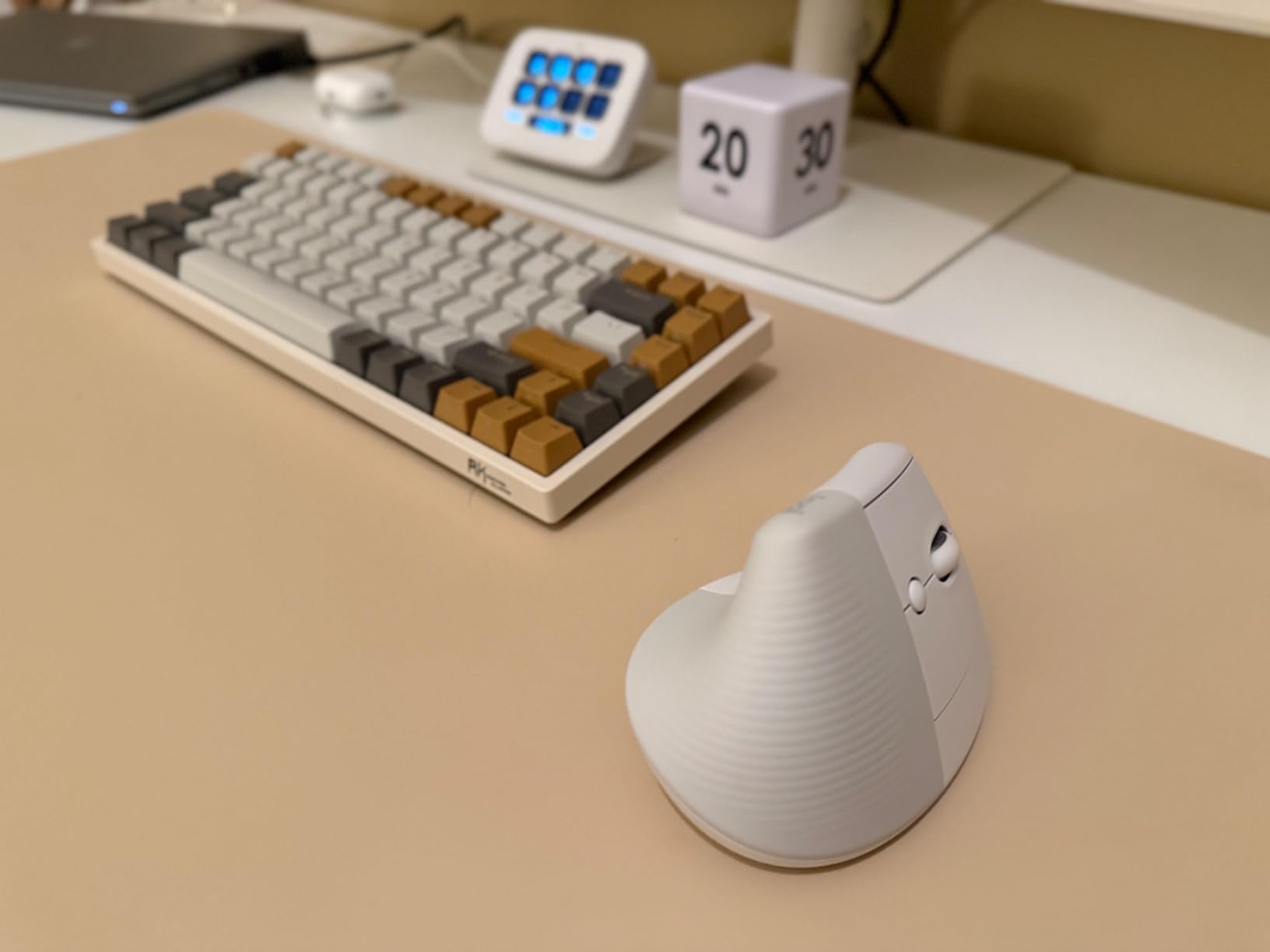 Elgato Stream Deck Neo - 8 Customizable Keys, 2 Touch Points, Speed Through Tasks and Workflows - Control Word, Excel, PowerPoint, Teams, Zoom, Spotify and More, Works with Mac and PC customer photo 1