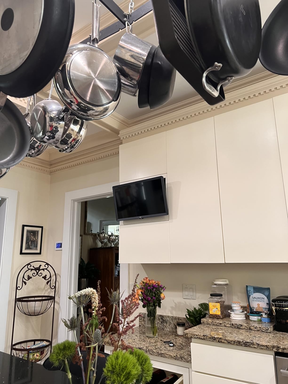 LG 24LQ520S-PU 24 inch Class LED HD Smart TV with webOS Bundle with 1 YR CPS Enhanced Protection Pack - Customer Photo 1