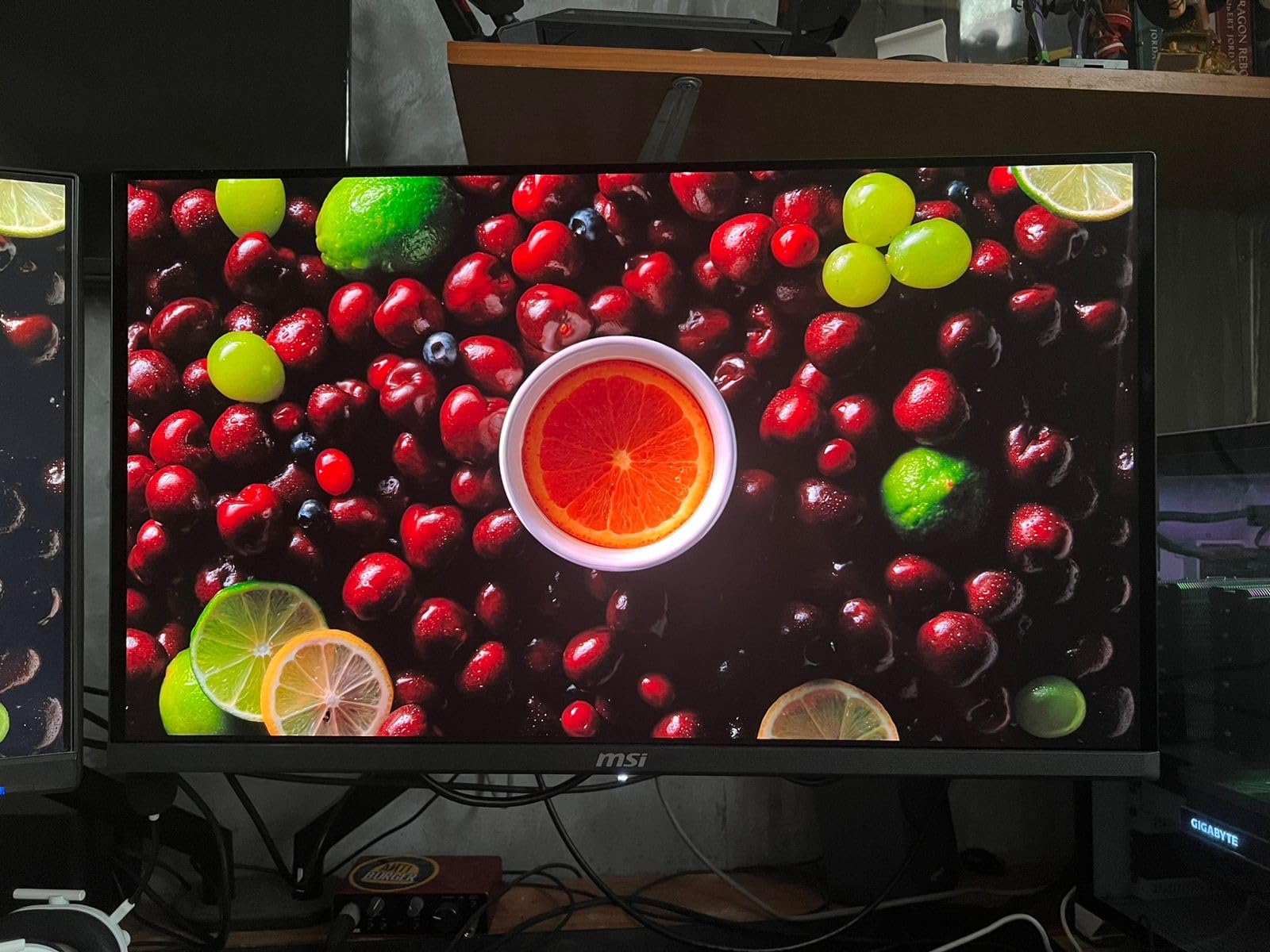 MSI MAG 321UPX QD-OLED, 32 MSI MAG 321UPX QD-OLED, 32