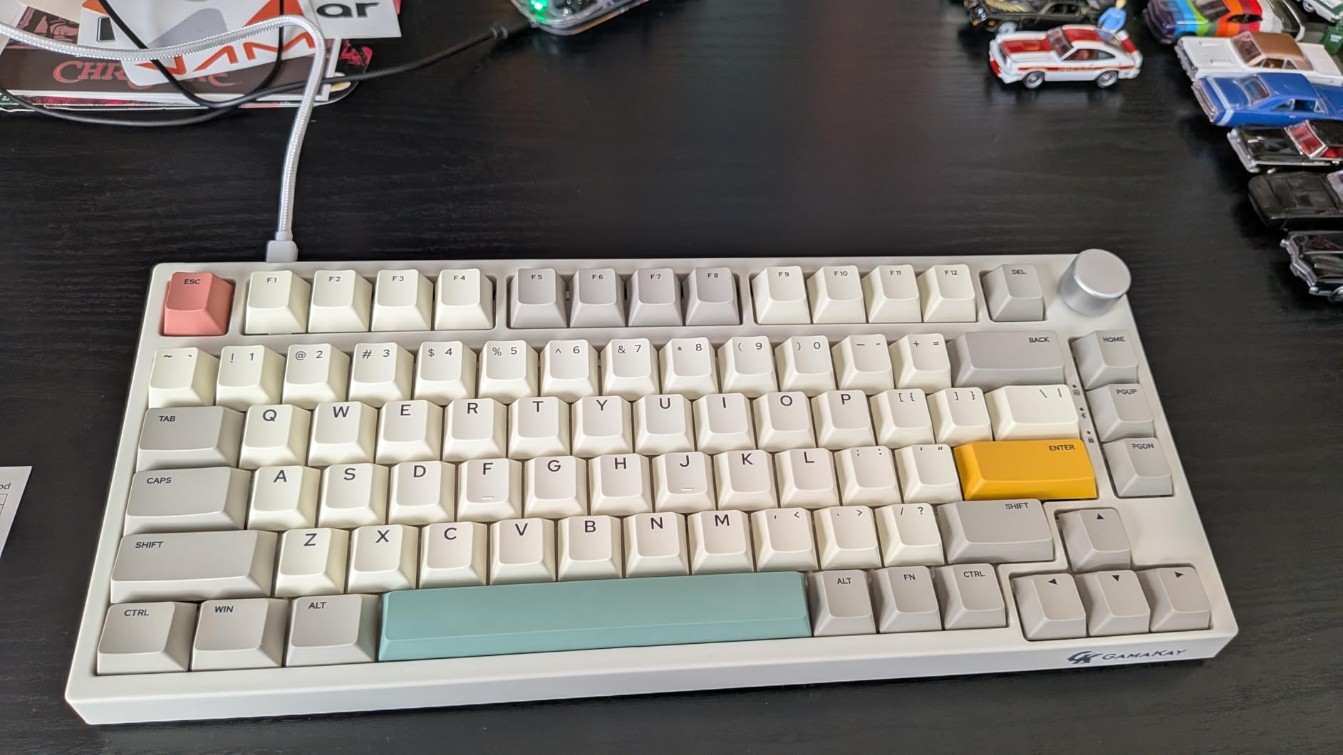 GK GAMAKAY TK75 SE 75% Mechanical Keyboard with Knob Control, Hot Swap RGB Bluetooth 5.0/2.4GHz Wireless/USB-C Wired PBT Cherry Profile 81 Keys Keycaps Gaming Keyboard (Retro-Outemu Brown Switch) - Customer Photo 2