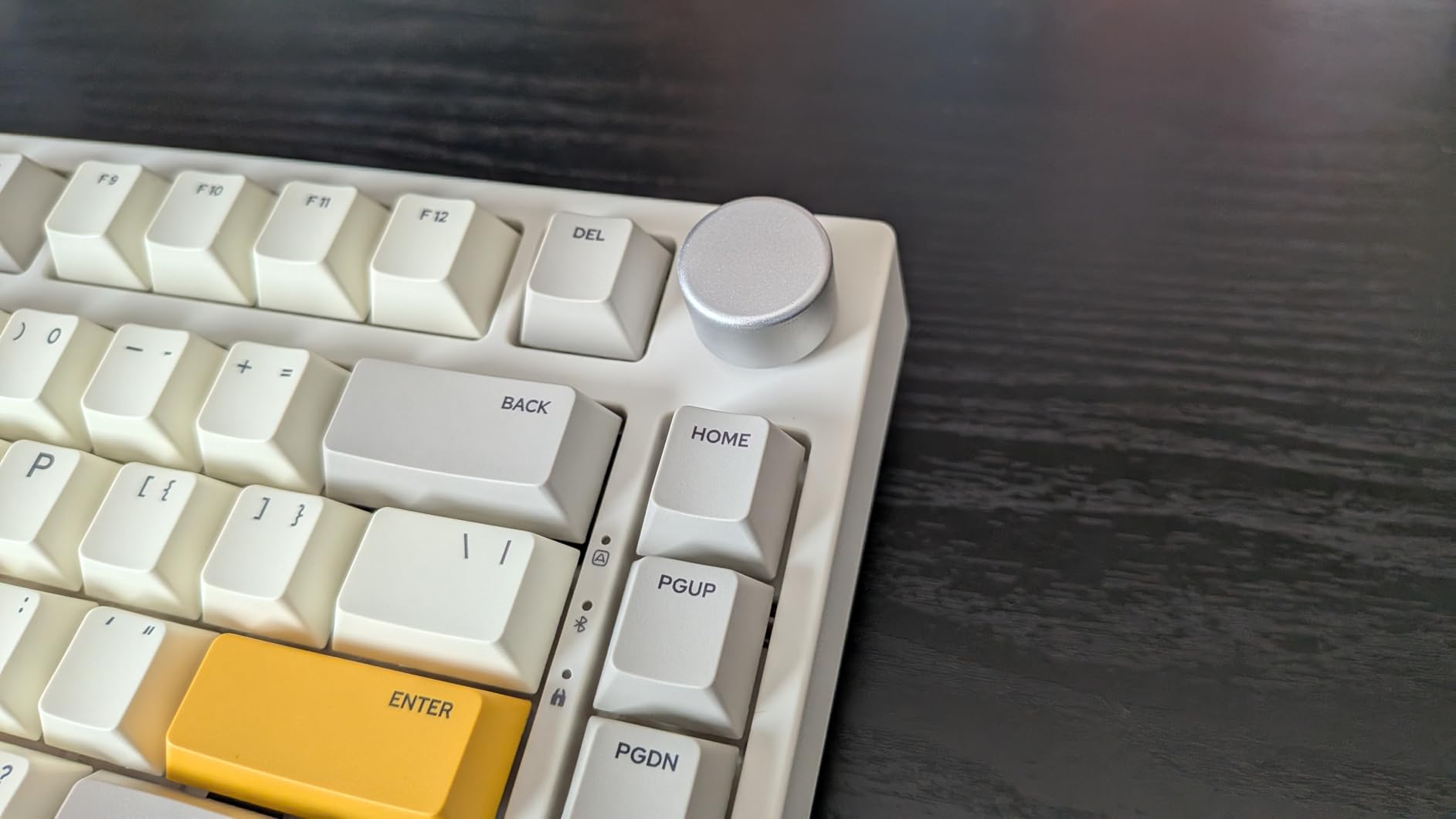 GK GAMAKAY TK75 SE 75% Mechanical Keyboard with Knob Control, Hot Swap RGB Bluetooth 5.0/2.4GHz Wireless/USB-C Wired PBT Cherry Profile 81 Keys Keycaps Gaming Keyboard (Retro-Outemu Brown Switch) - Customer Photo 4