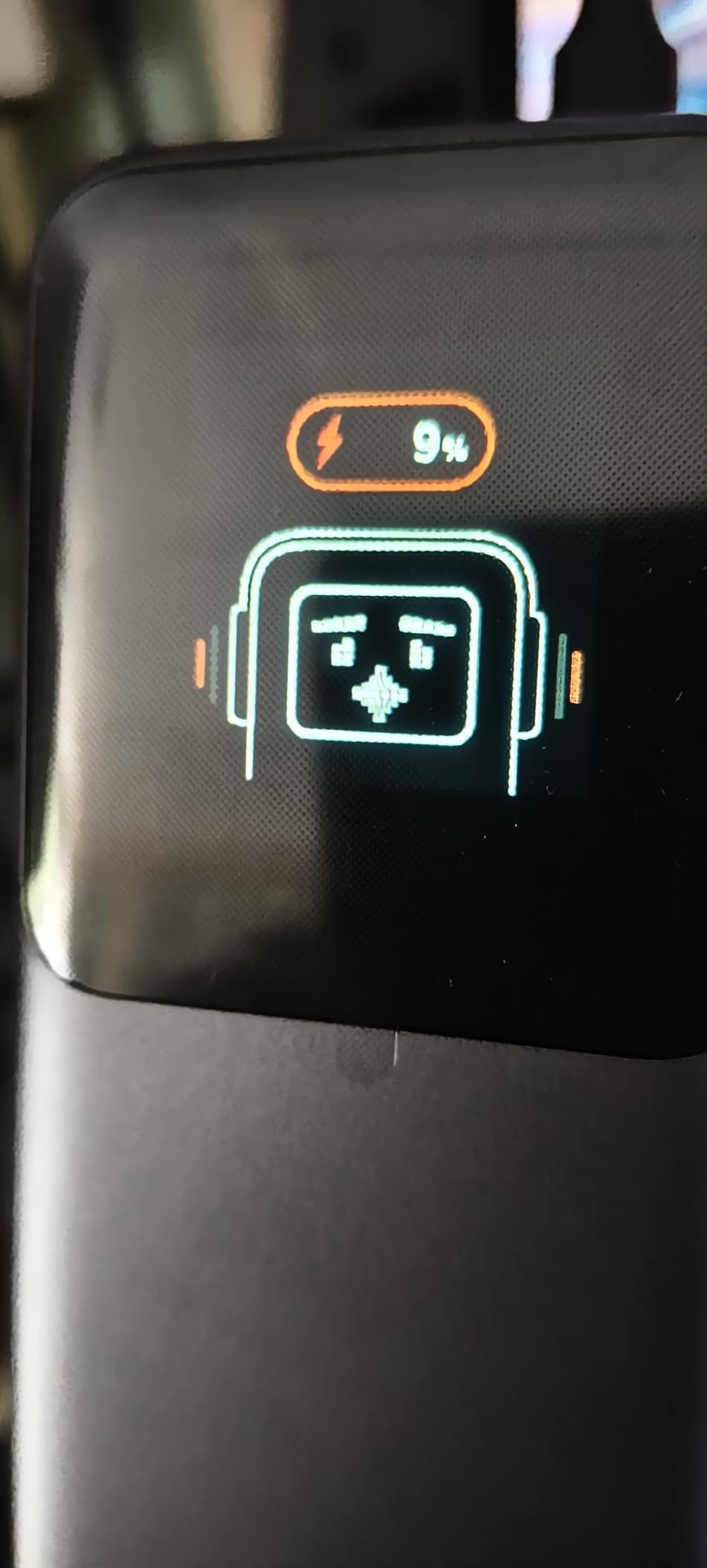 UGREEN Nexode Power Bank 20000mAh 130W Portable Charger 72Wh PD Fast Charging 3-Port USB C Battery Pack with TFT Smart Display for MacBook/iPad/iPhone 17/16/Samsung S24 and More - Customer Photo 3