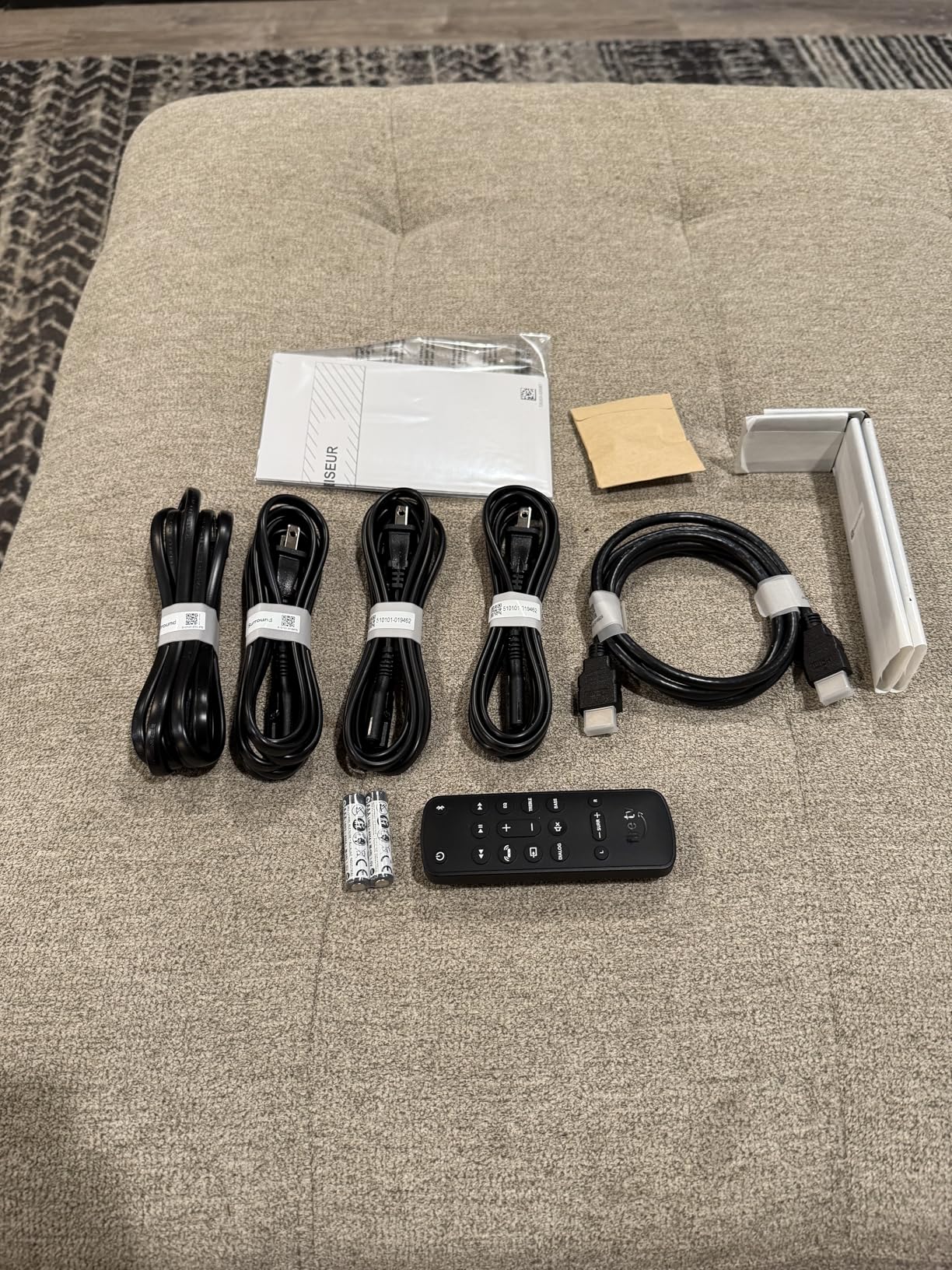 Amazon Fire TV Soundbar Plus with subwoofer and surround sound speakers (newest model), 5.1 channel, Dolby Atmos, clear dialogue - Customer Photo 2