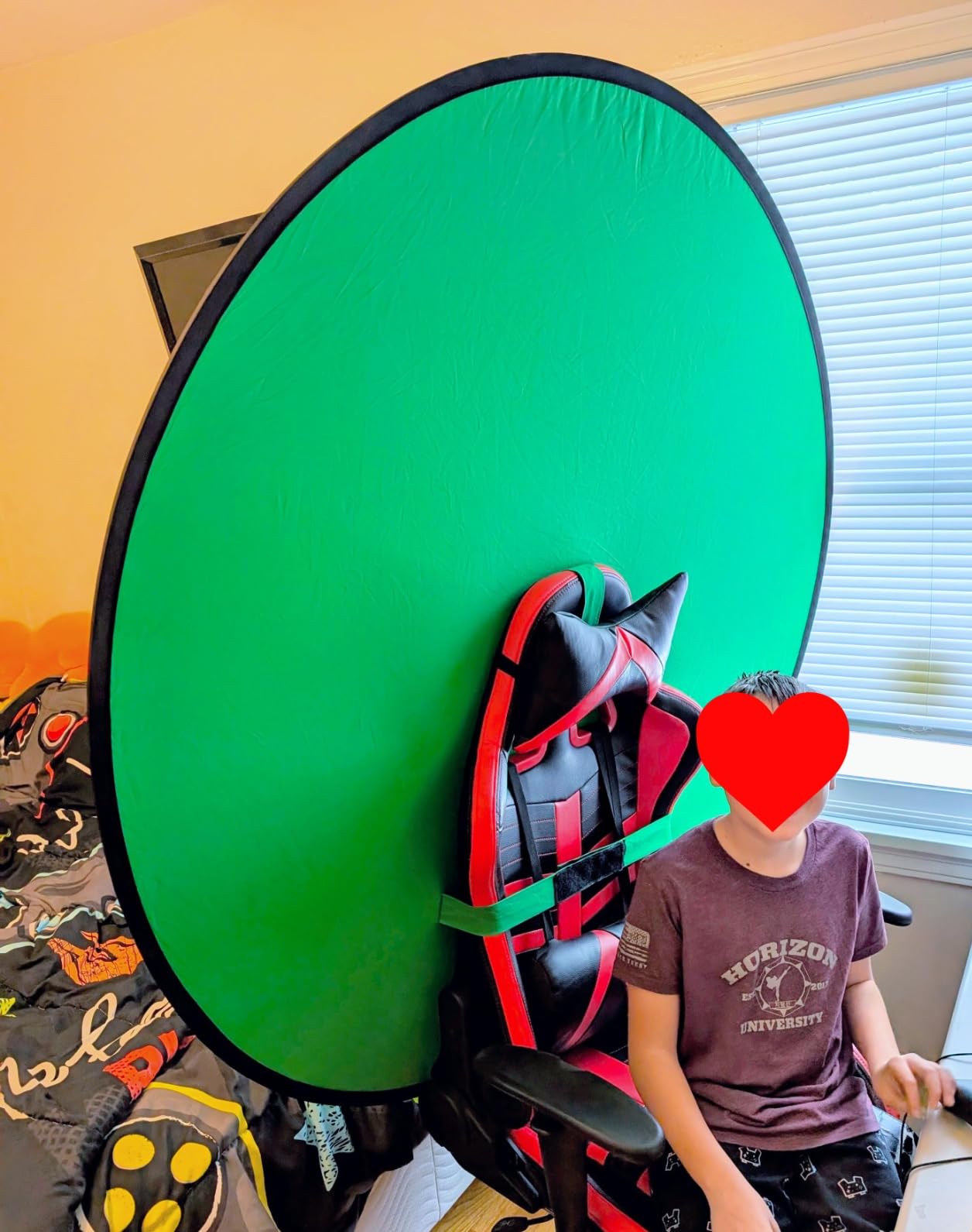 Portable Green Screen Chair, 57 in Greenscreen Backdrop with Stand Double Sided Foldable Green Background, Chroma Key, for Photography Streaming Gaming Photo Zoom Video Chats and Meeting - Customer Photo 2