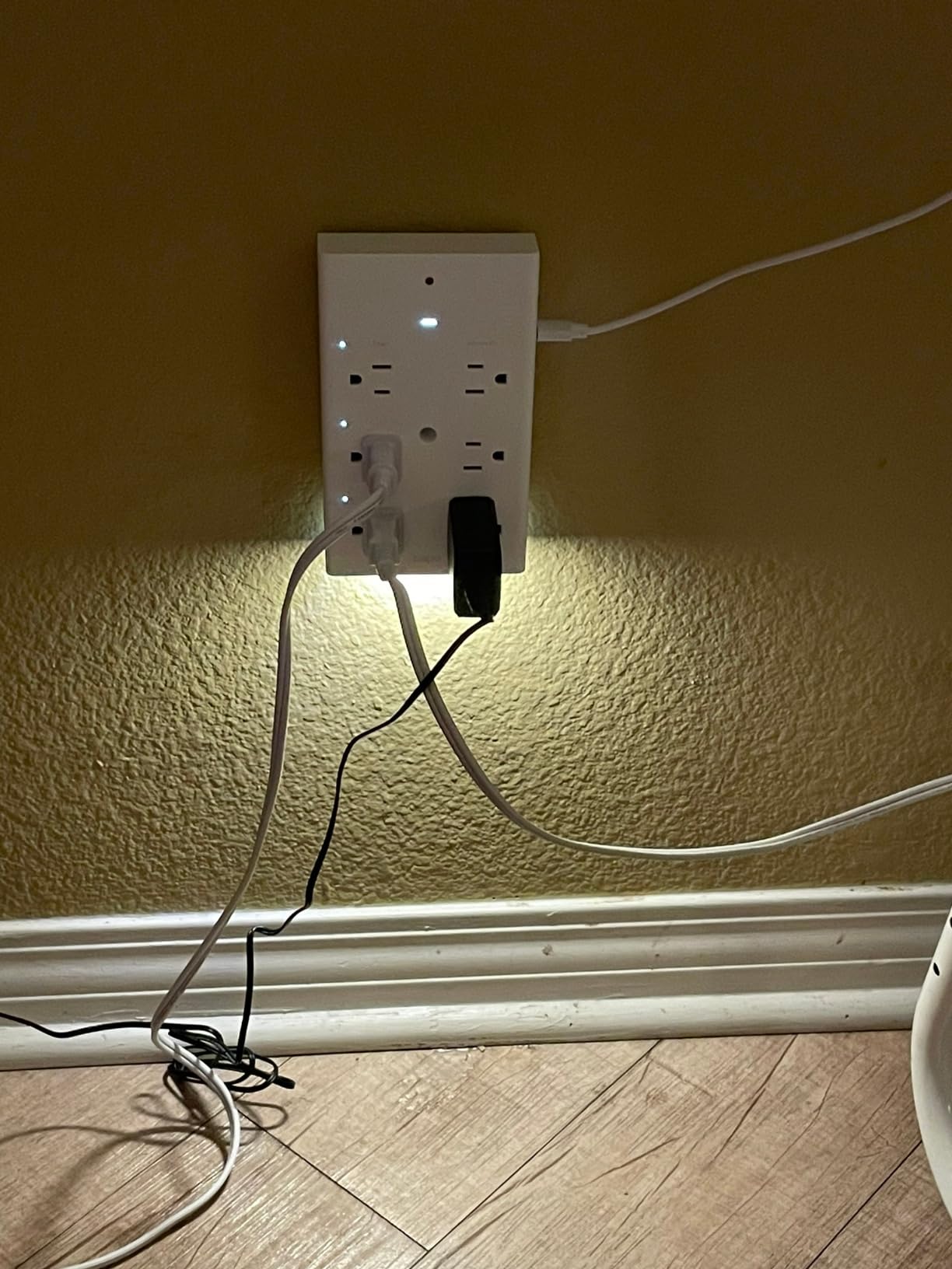 TP-Link Tapo Smart Plug Outlet Extender, Surge Protector, 18W Fast Charging, 3 Individual Smart Outlets, 1x USB-C & 2X USB-A, Smart Night Light, Works w/Apple HomeKit, Alexa & Google Home, Tapo P306 Customer Review TP-Link Tapo Smart Plug Outlet Extender, Surge Protector, 18W Fast Charging, 3 Individual Smart Outlets, 1x USB-C & 2X USB-A, Smart Night Light, Works w/Apple HomeKit, Alexa & Google Home, Tapo P306 - Customer Photo 1