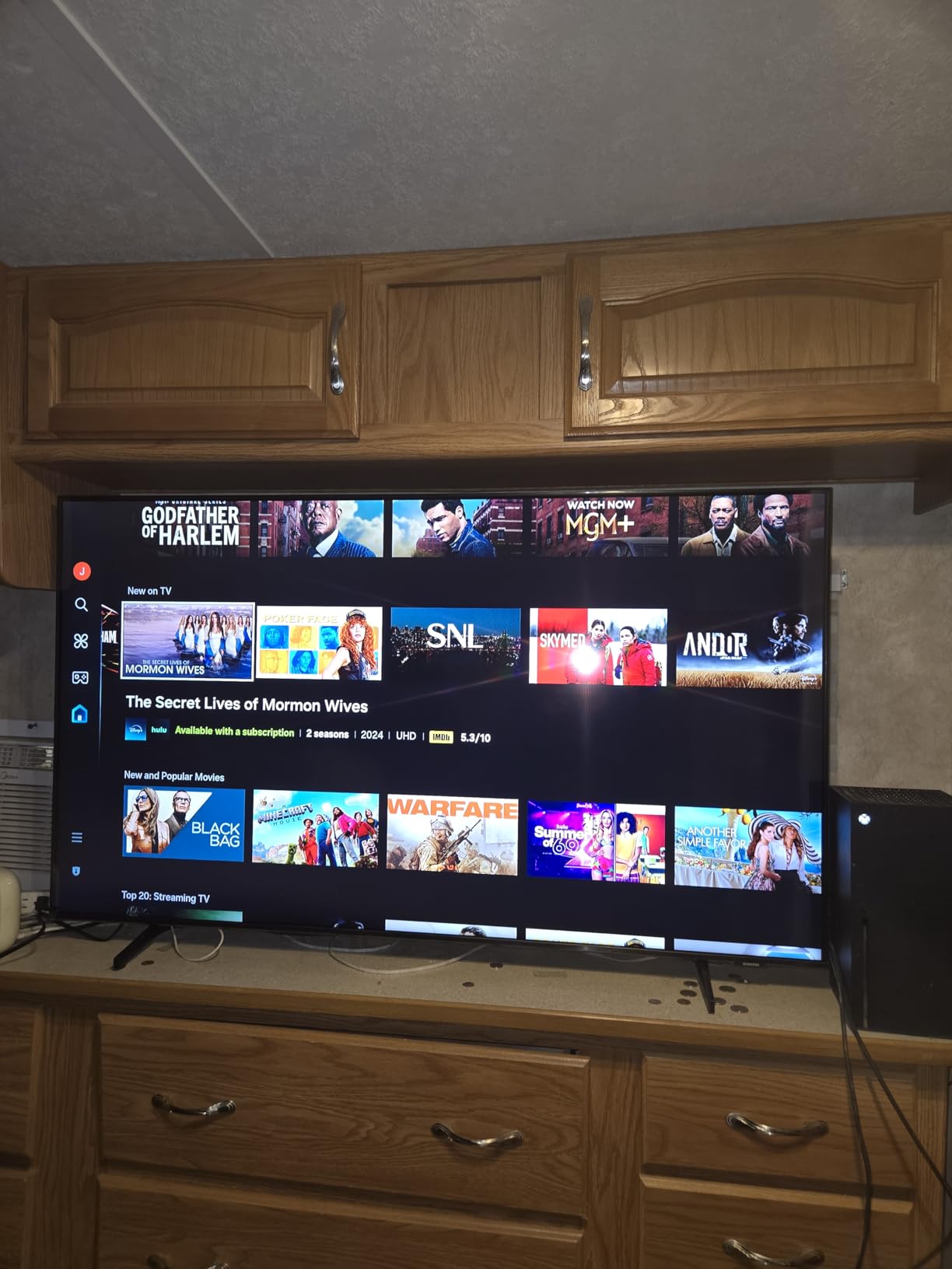 Samsung 65 Inch DU8000 Crystal UHD LED 4K Smart TV Bundle with Premiere Movie Streaming Package & TV Setup Bundle with Wall Mount + Surge Adapter + HDMI Cable & More (2024 Model) - Customer Photo 2