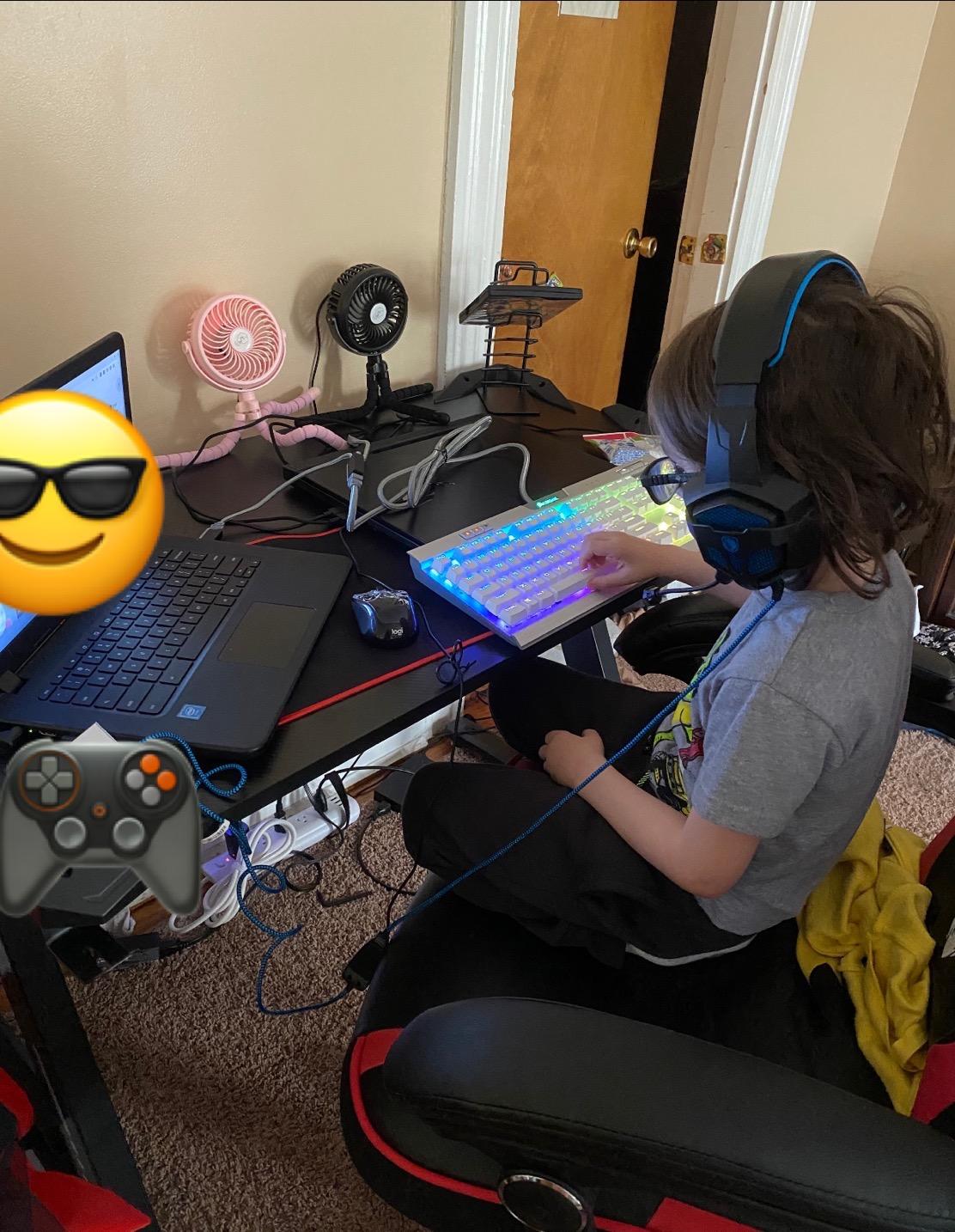 EUREKA ERGONOMIC Gaming Desk with LED Lights Home Office RGB Table, Small Gaming Desk, Computer Table, Black - Customer Photo 1