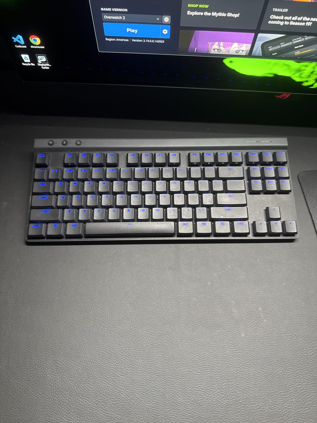 Logitech G515 Lightspeed TKL Low Profile Wireless Gaming Keyboard, LIGHTSYNC RGB, Thin Tenkeyless Design, Double-Shot PBT Keycaps, Linear (Red) Mechanical Switches - Black - Customer Photo 1