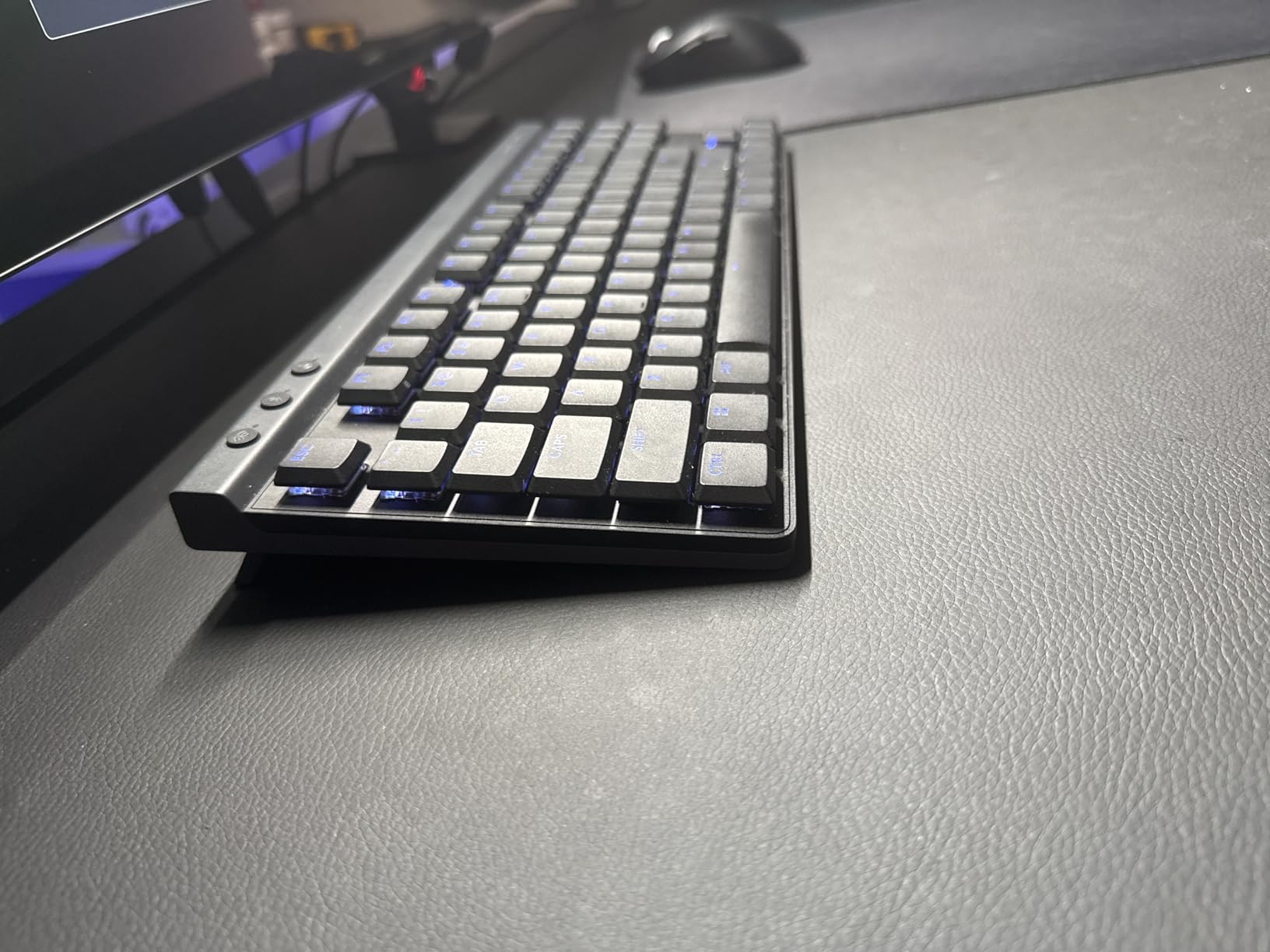 Logitech G515 Lightspeed TKL Low Profile Wireless Gaming Keyboard, LIGHTSYNC RGB, Thin Tenkeyless Design, Double-Shot PBT Keycaps, Linear (Red) Mechanical Switches - Black Customer Review Logitech G515 Lightspeed TKL Low Profile Wireless Gaming Keyboard, LIGHTSYNC RGB, Thin Tenkeyless Design, Double-Shot PBT Keycaps, Linear (Red) Mechanical Switches - Black - Customer Photo 2