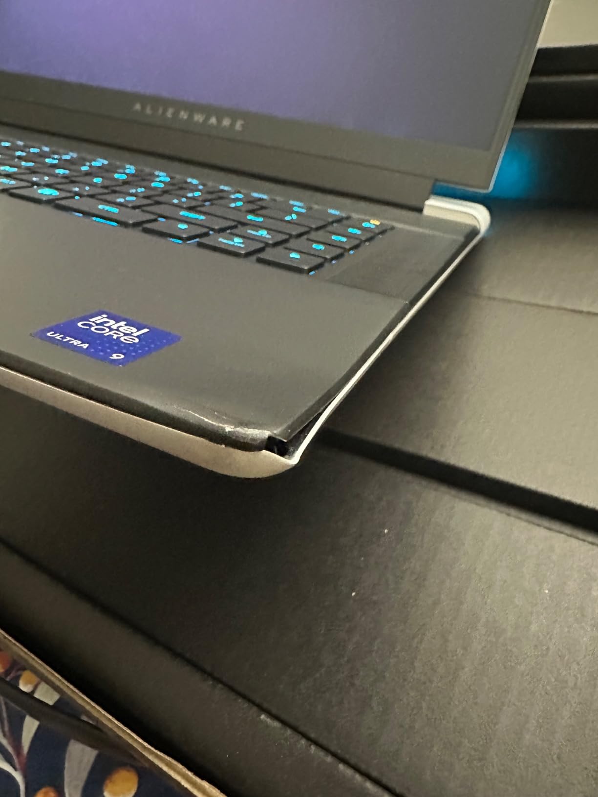 Alienware X16 R2 Gaming Laptop - 16-inch QHD+ 240Hz 3ms Display, Intel Core Ultra 9-185H, 32GB LPDDR5X RAM, 1TB SSD, NVIDIA GeForce RTX 4080 12GB GDDR6, Windows 11 Home, Onsite Service - Lunar Silver Customer Review Alienware X16 R2 Gaming Laptop - 16-inch QHD+ 240Hz 3ms Display, Intel Core Ultra 9-185H, 32GB LPDDR5X RAM, 1TB SSD, NVIDIA GeForce RTX 4080 12GB GDDR6, Windows 11 Home, Onsite Service - Lunar Silver - Customer Photo 2