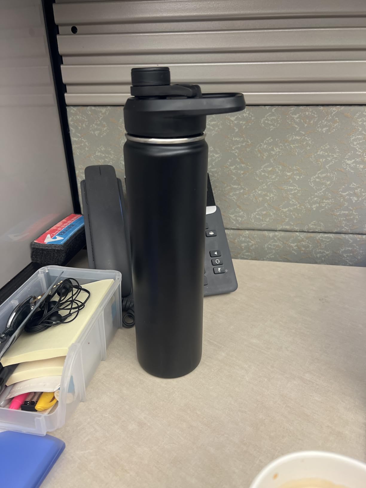 24 oz Insulated Water Bottle with Handle, 304 Stainless Steel Water Bottles with Wide Mouth, Double Wall Vacuum Sports Water Bottle, BPA Free, Keep Cold and Hot, Black - Customer Photo 2