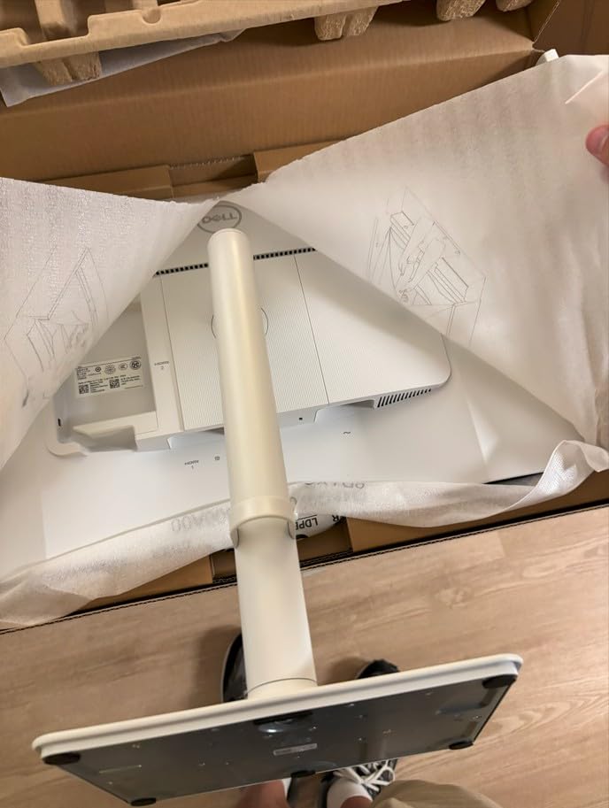 Dell S2725DS Monitor - 27 Inch, QHD (2560x1440) Display, 100Hz refresh rate, 1500:1 contrast ratio, TÜV Rheinland Eye comfort 4 Star, Integrated 2x5W speaker, Height/Tilt/Swivel/Pivot- Ash White color - Customer Photo 3